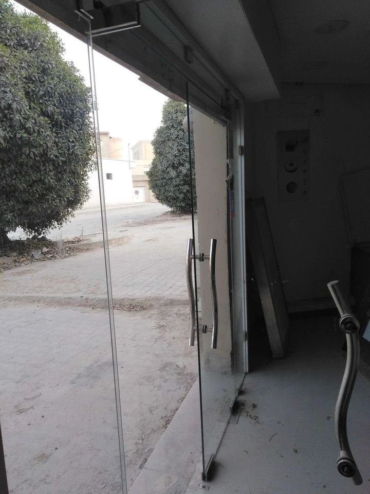 La Soukra Borj Louzir Location Surfaces Local commercial borj louzir sur route principale