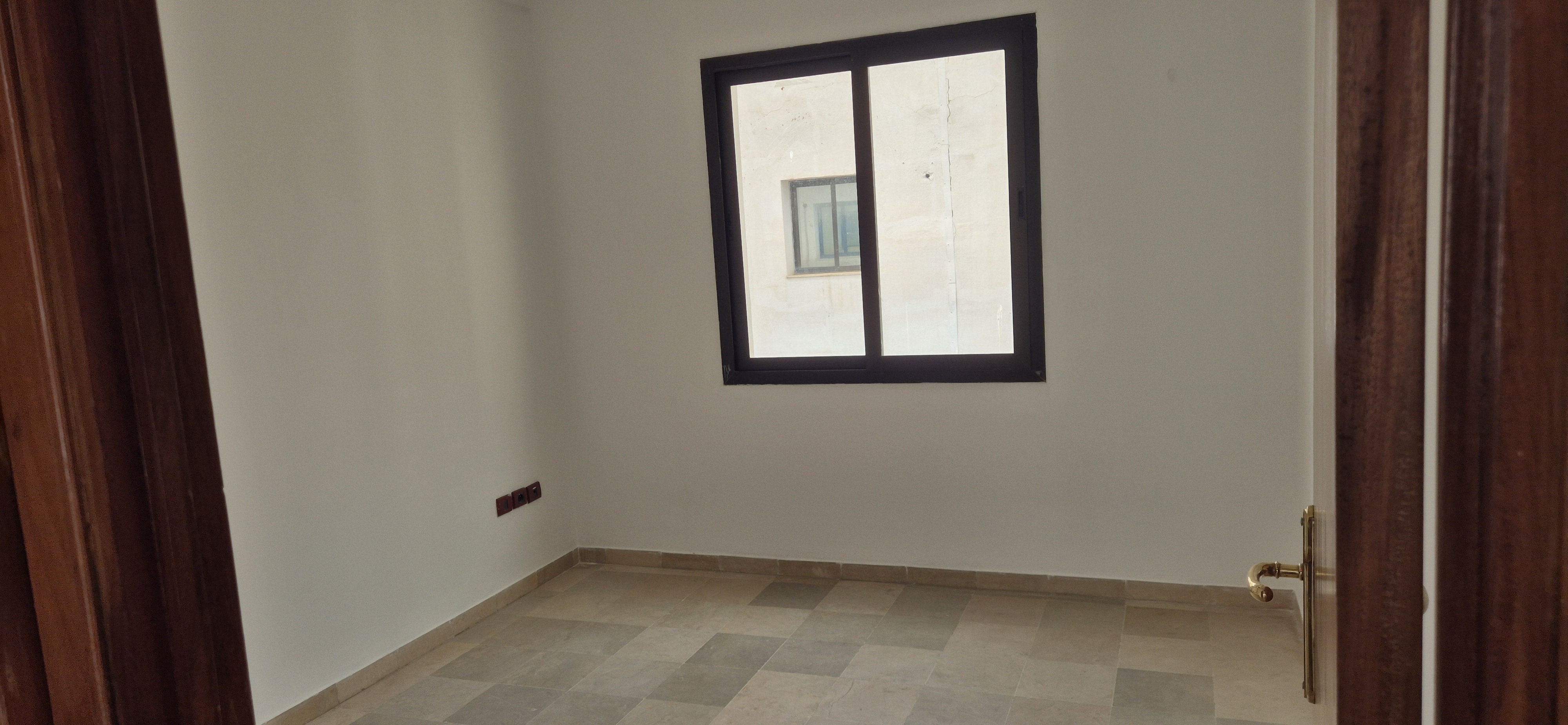 Bab Bhar Montplaisir Location Appart. 4 pices A lour bureaux 4 pieces montplaisir