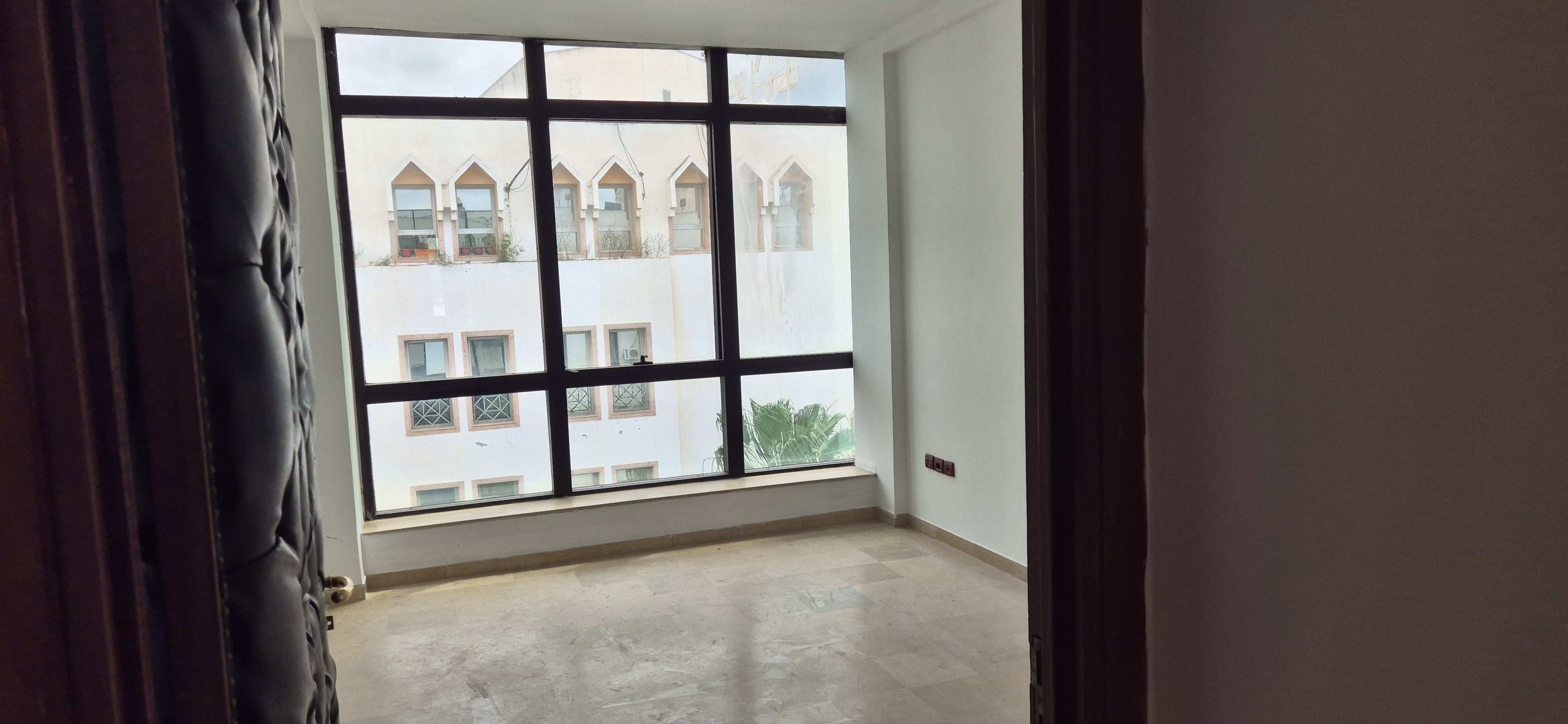 Bab Bhar Montplaisir Location Appart. 4 pices A lour bureaux 4 pieces montplaisir