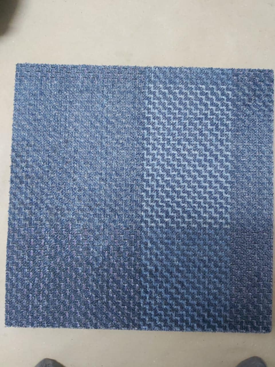 Megrine Megrine Chaker Meubles de bureau Autres Dalle moquette