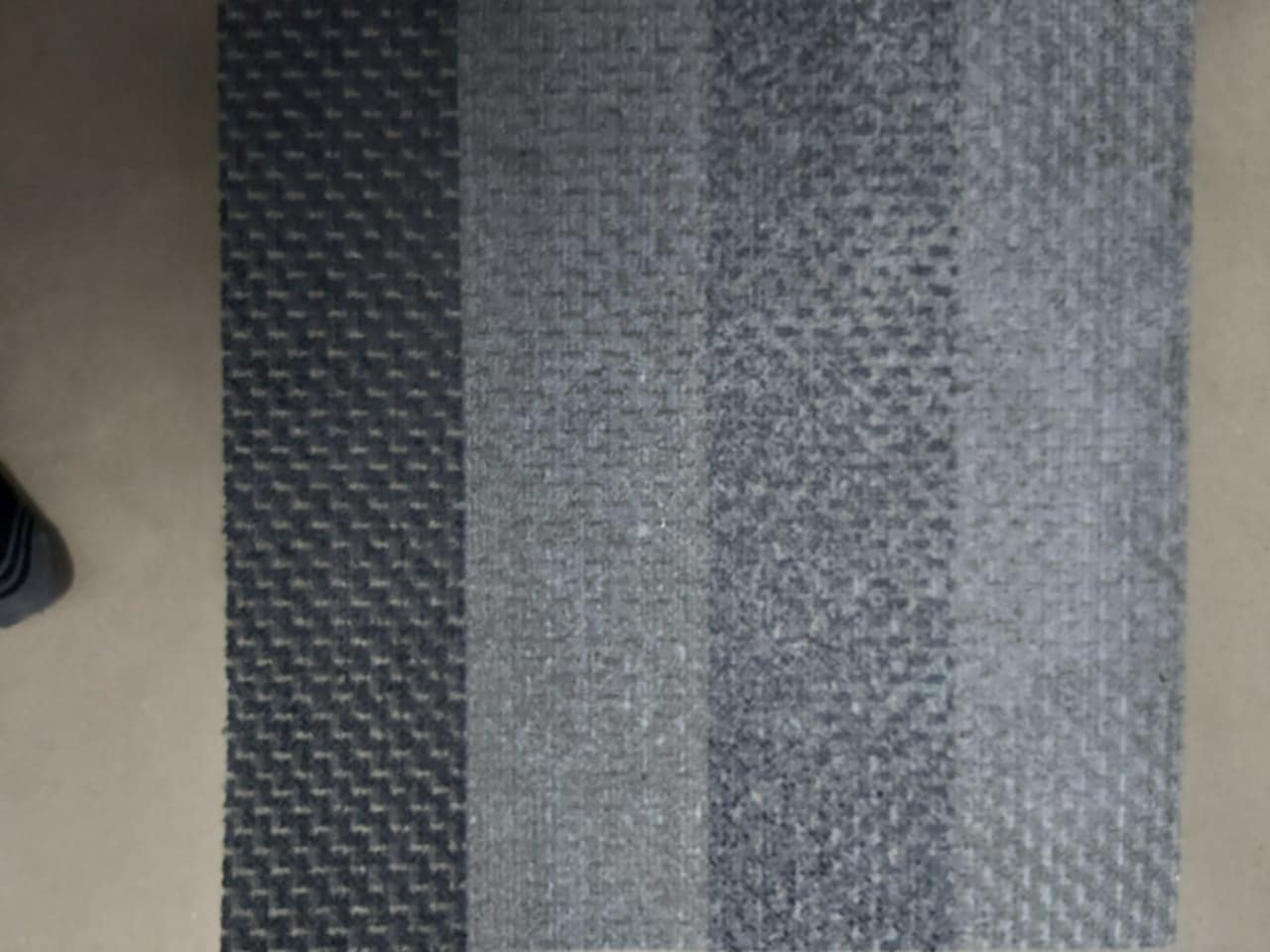 Megrine Megrine Chaker Meubles de bureau Autres Dalle moquette