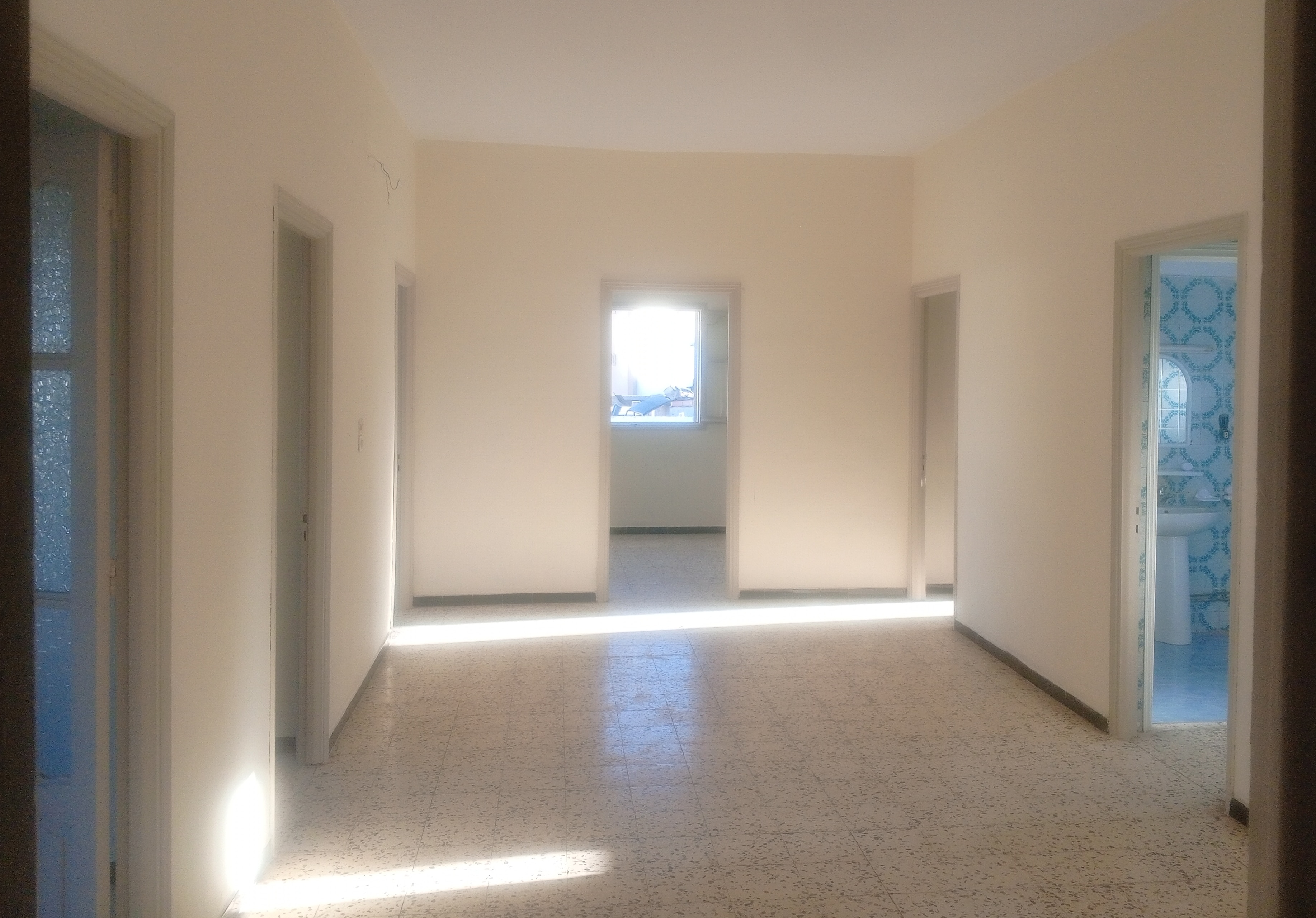 Sfax Sud Merkez Kamoun Location Appart. 4 pices Si tu cherches du spacieux 4 pices hall et 5 ch
