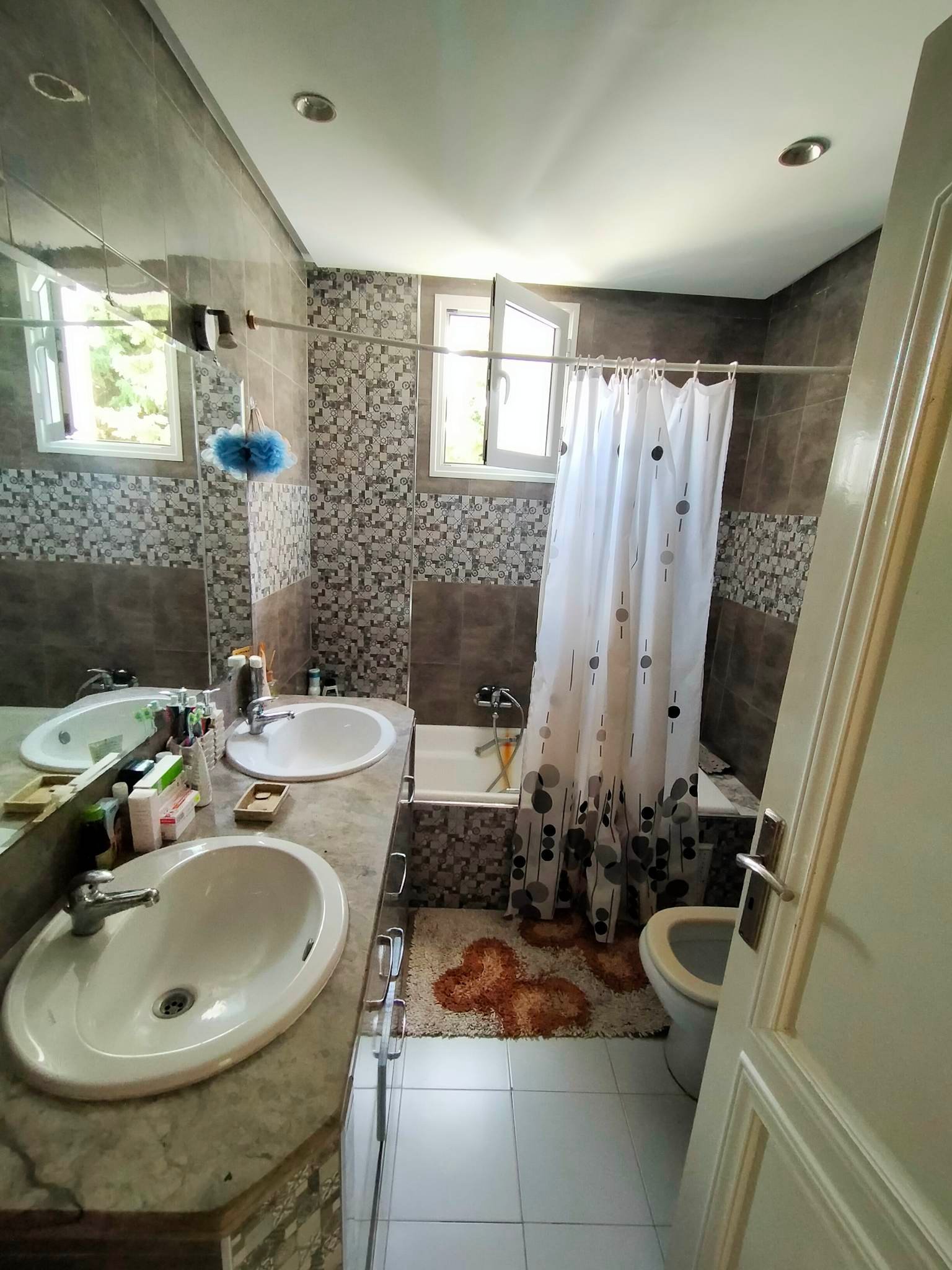 Ariana Ville Cite Ennasr 2 Location Appart. 4 pices Etage de villa  enaaser