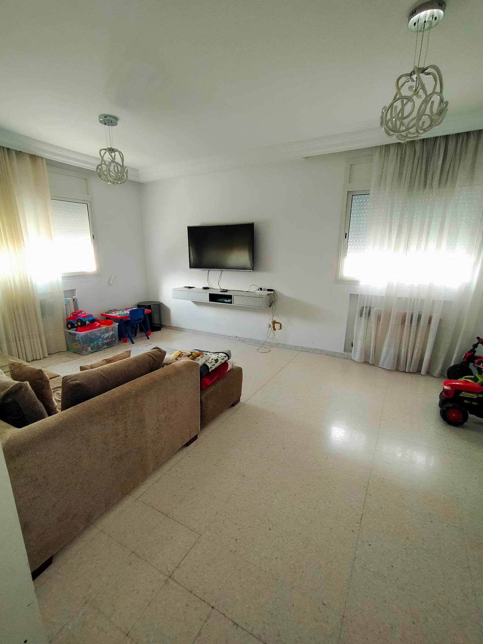 Ariana Ville Cite Ennasr 2 Location Appart. 4 pices Etage de villa  enaaser
