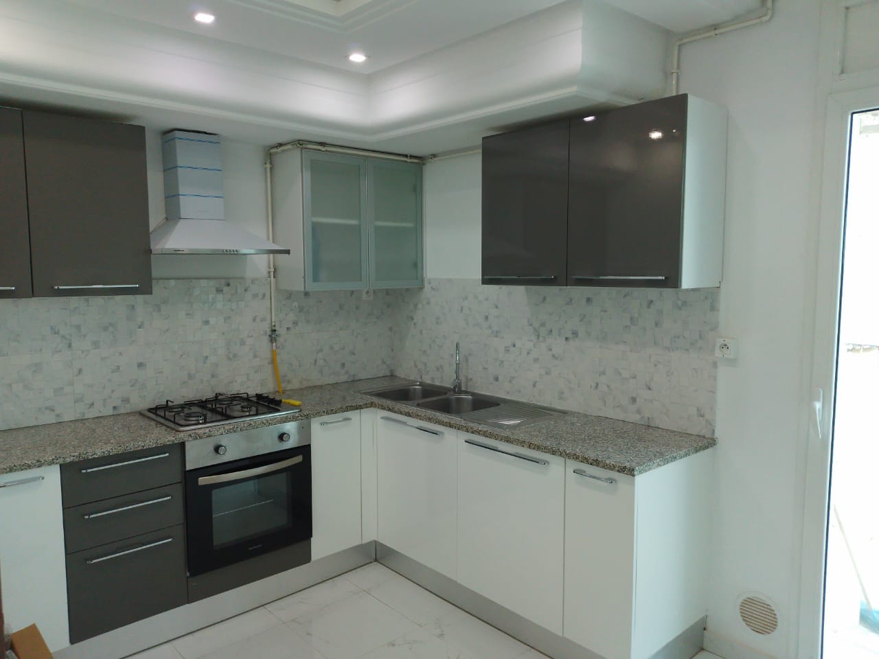 Sfax Sud Merkez Kassas Location Appart. 1 pice S plus 1 sur la route principale manzel chaker km4