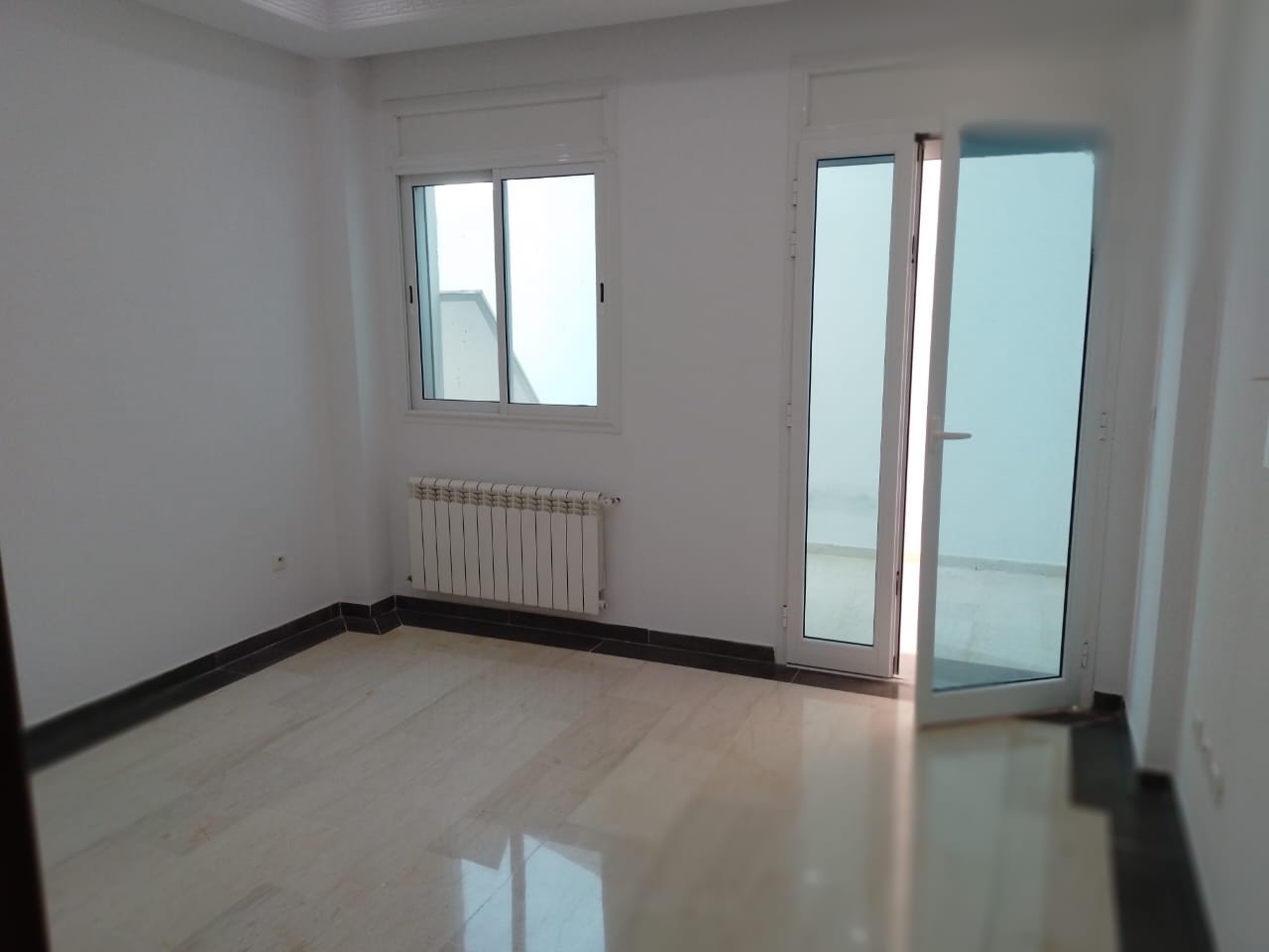 Sfax Sud Merkez Kassas Location Appart. 1 pice S plus 1 sur la route principale manzel chaker km4