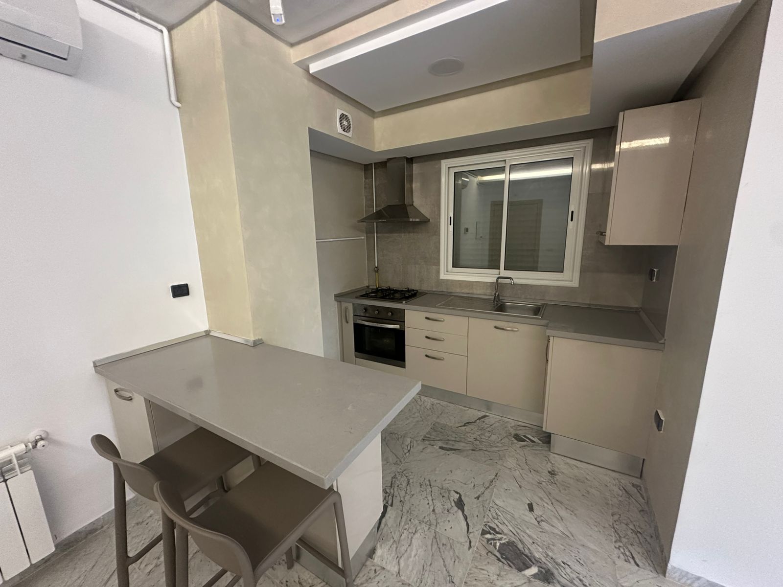 Ain Zaghouan Ain Zaghouan Location Appart. 1 pice S plus un richement meubl