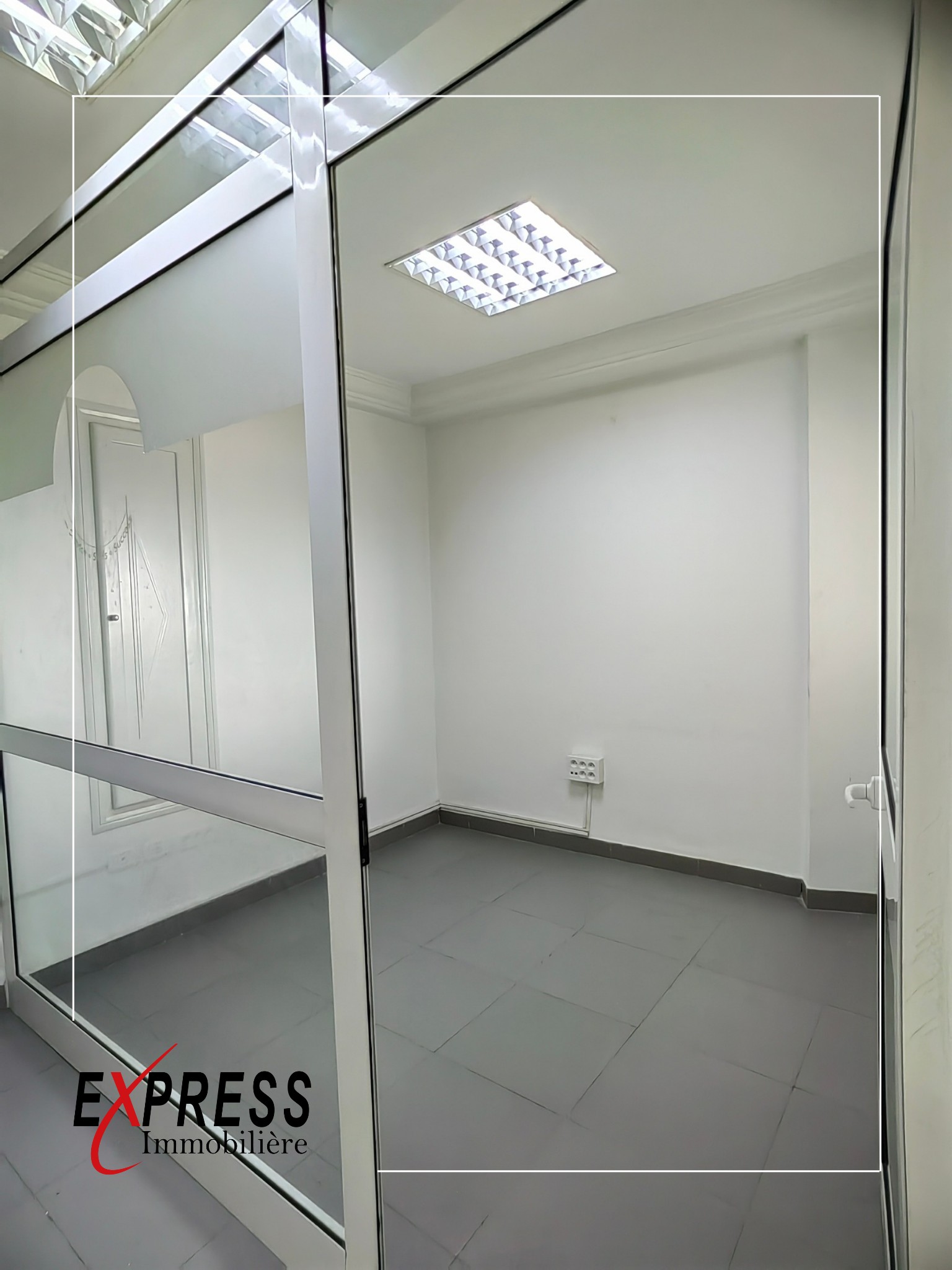 Ariana Ville&nbsp;Cite Ennasr 2&nbsp;Location&nbsp;Appart. 4 pi�ces&nbsp;Bureau 3pi�ces rez de chauss�e