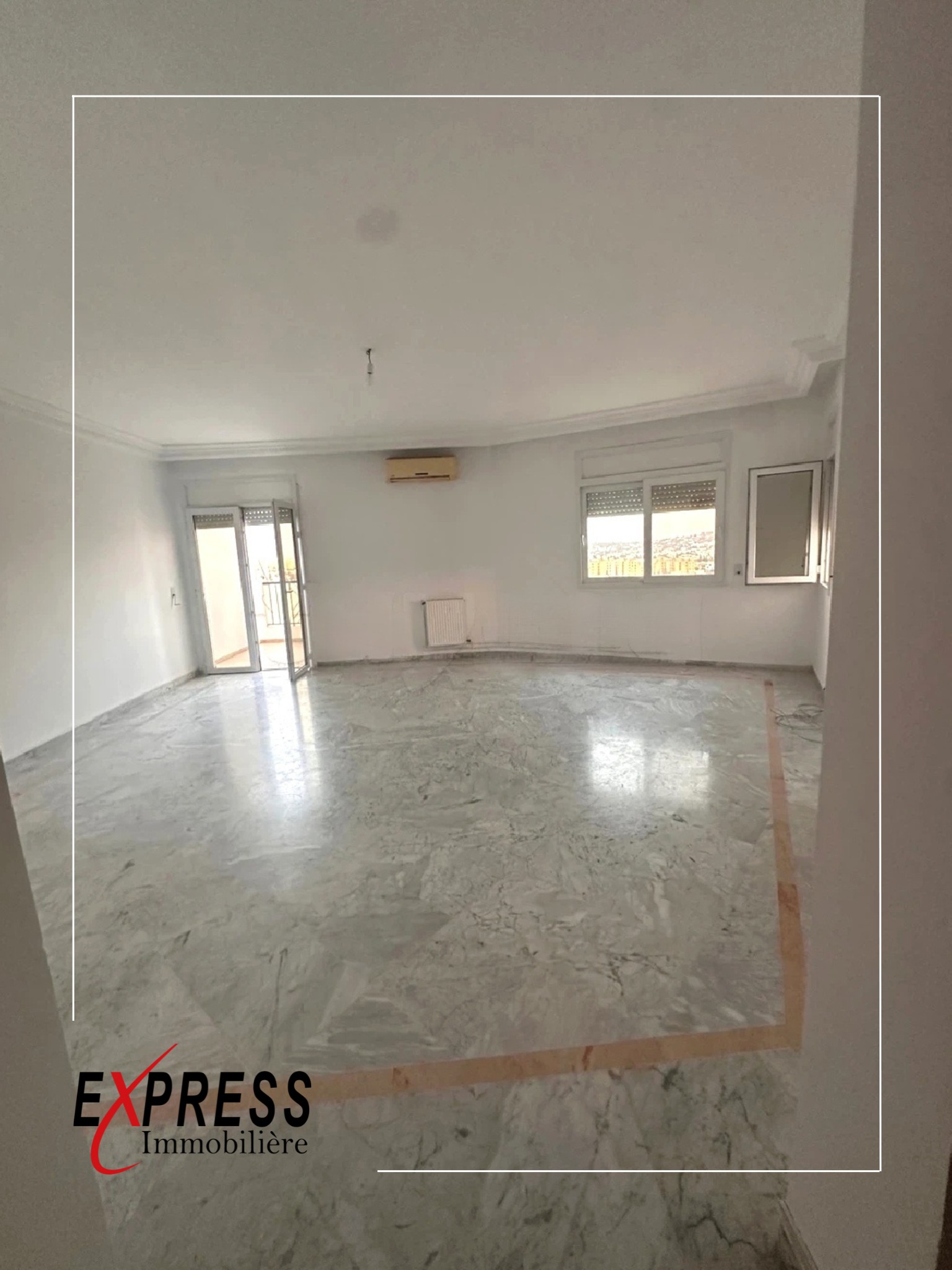 Ariana Ville Cite Ennasr 2 Location Appart. 3 pices Un appartement s2 avec place de parking