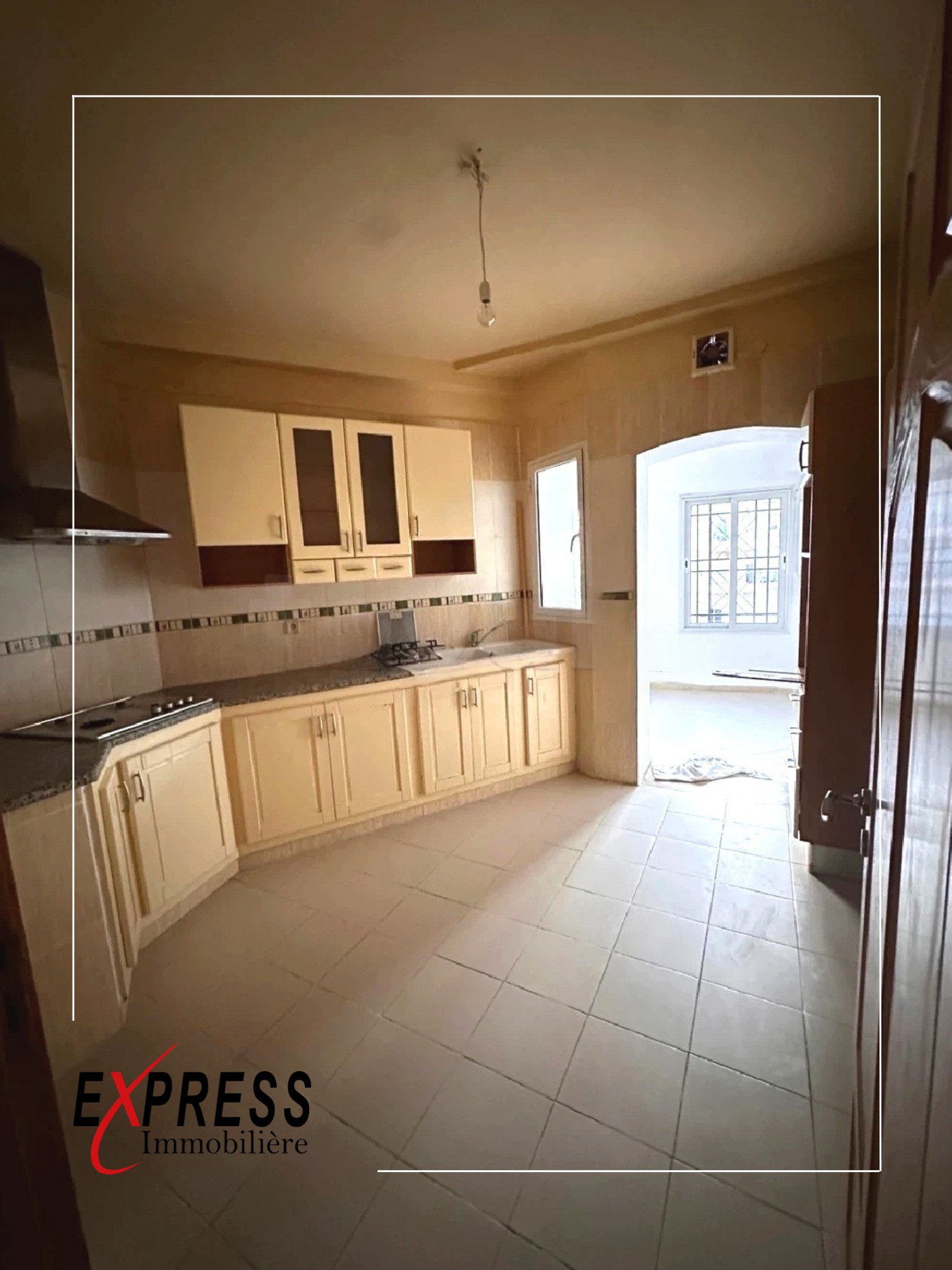Ariana Ville Cite Ennasr 2 Location Appart. 3 pices Un appartement s2 avec place de parking