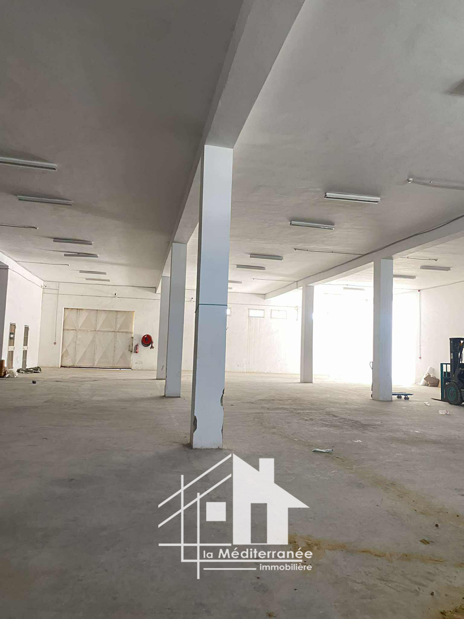 Rades Zone Industrielle 1 Location Surfaces Local pour industrie ou stockage  rades