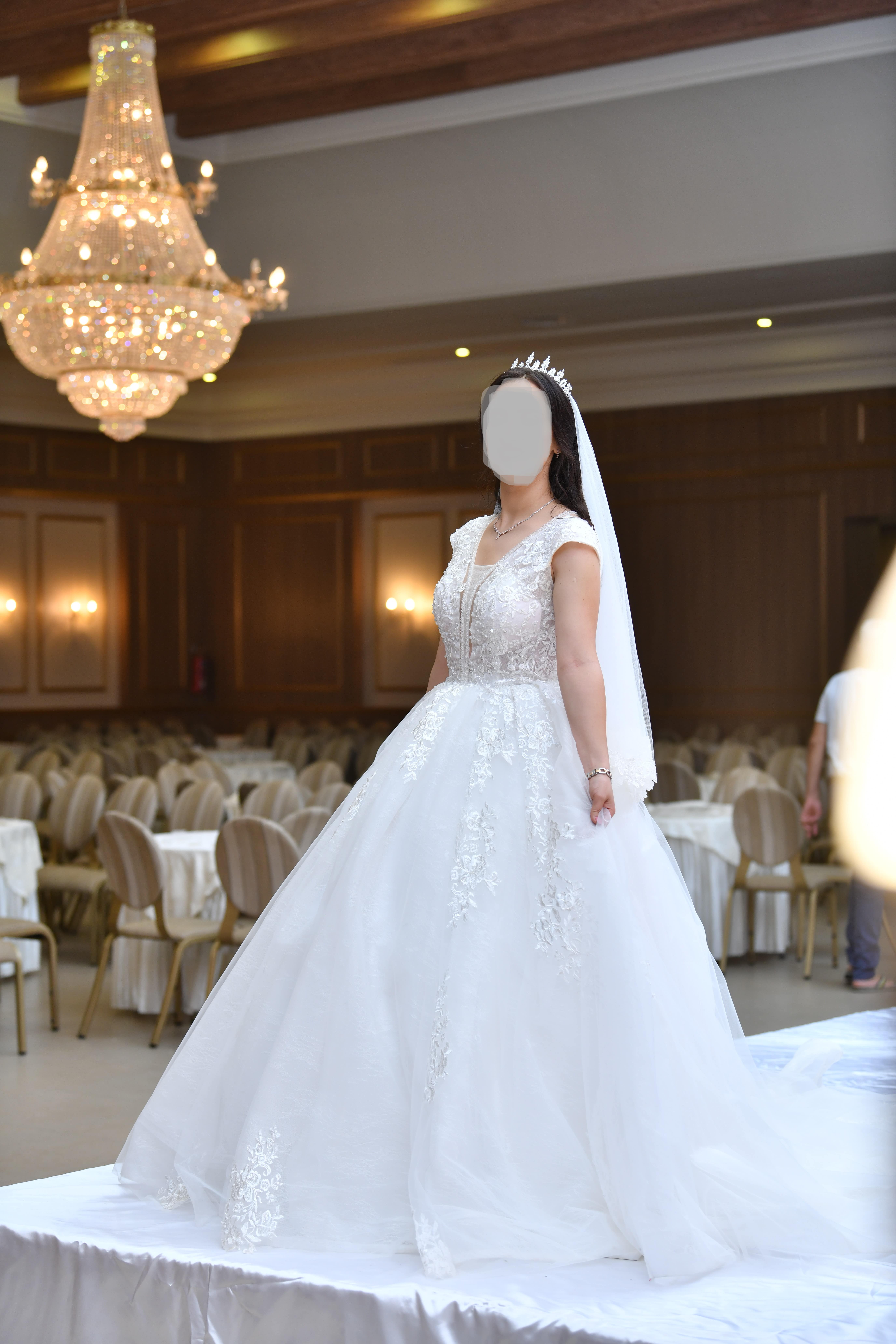 Ain Zaghouan Ain Zaghouan Femmes Autre Belle robe de mariage