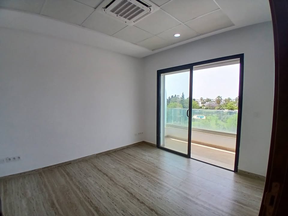 La Soukra La Soukra Bureaux & Commerces Bureau Bureaux h3 et h2  la soukra