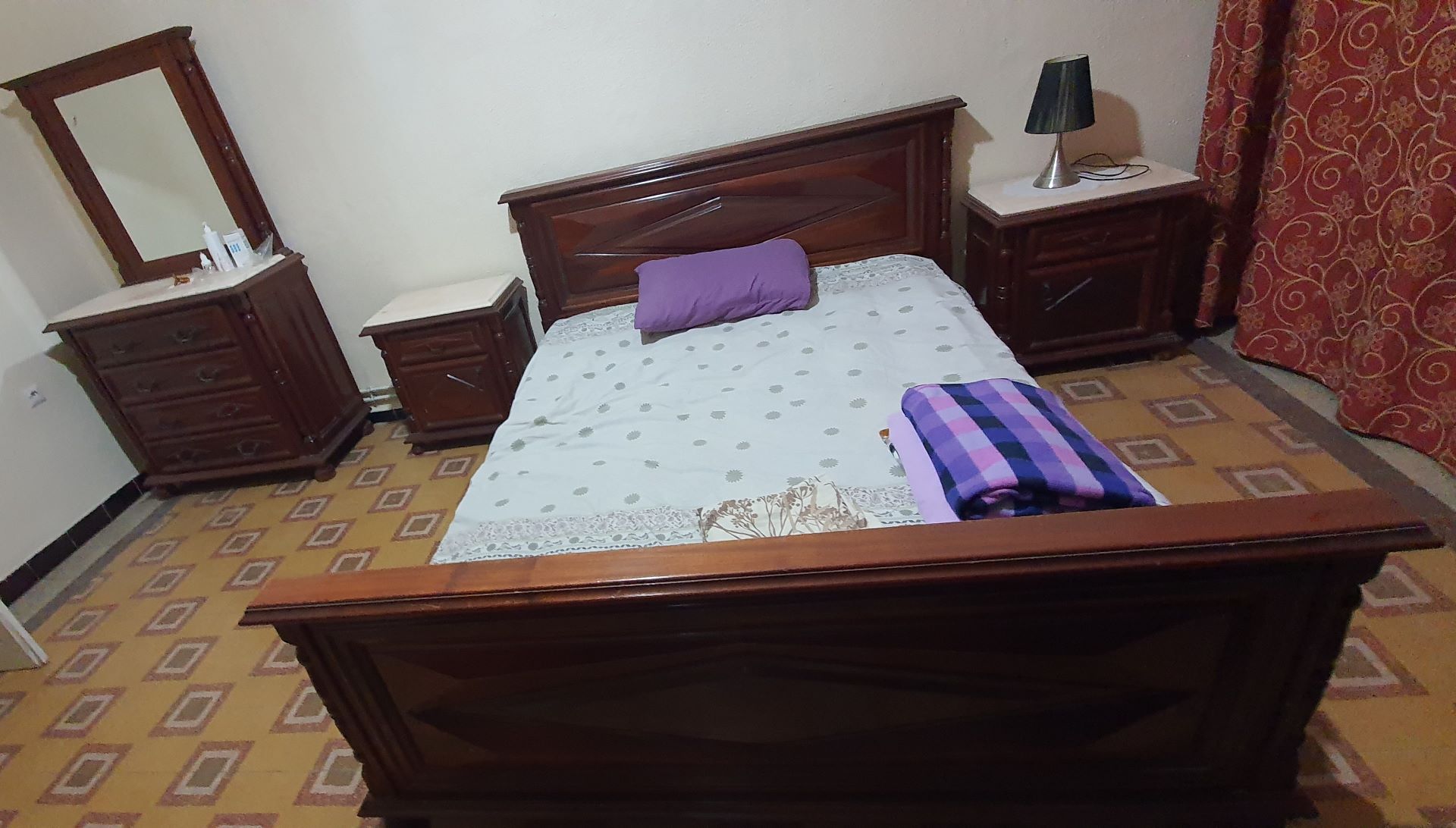 Bab Souika Bab Saadoun Chambres  coucher Chambres  coucher Cc etat presque neuf