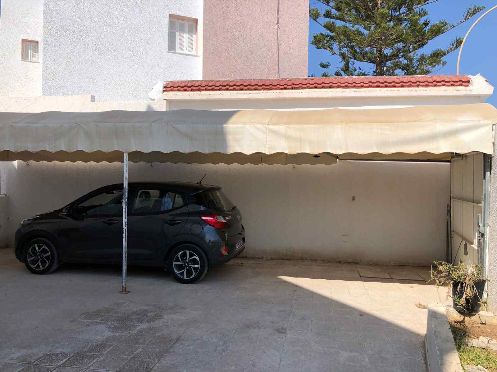 Ariana Ville El Menzah 8 Location Maisons Villa jumele s4 avec terrasse  menzah 8