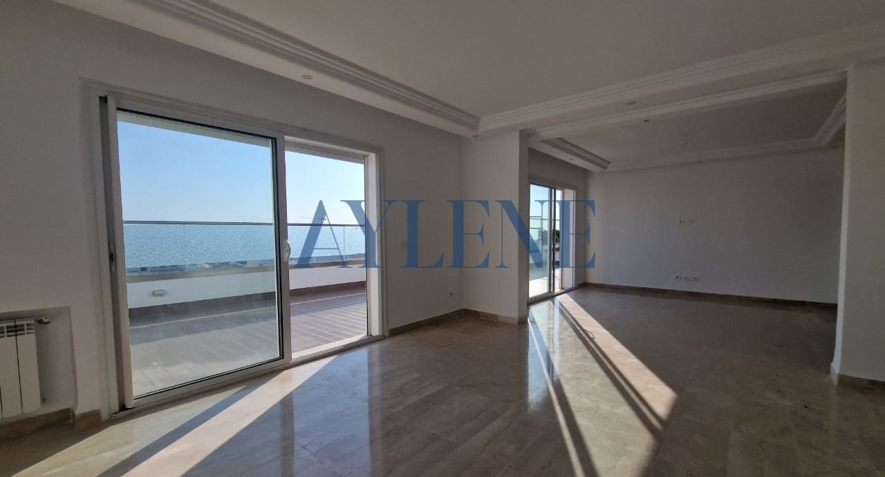 Ain Zaghouan Jardins de Carthage Location Appart. 4 pices Penthouse aux jardins de carthage avec piscine