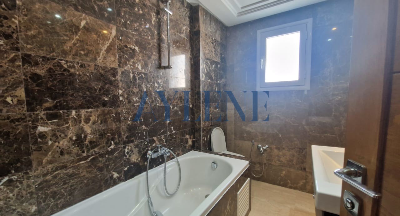 Ain Zaghouan Jardins de Carthage Location Appart. 4 pices Penthouse aux jardins de carthage avec piscine