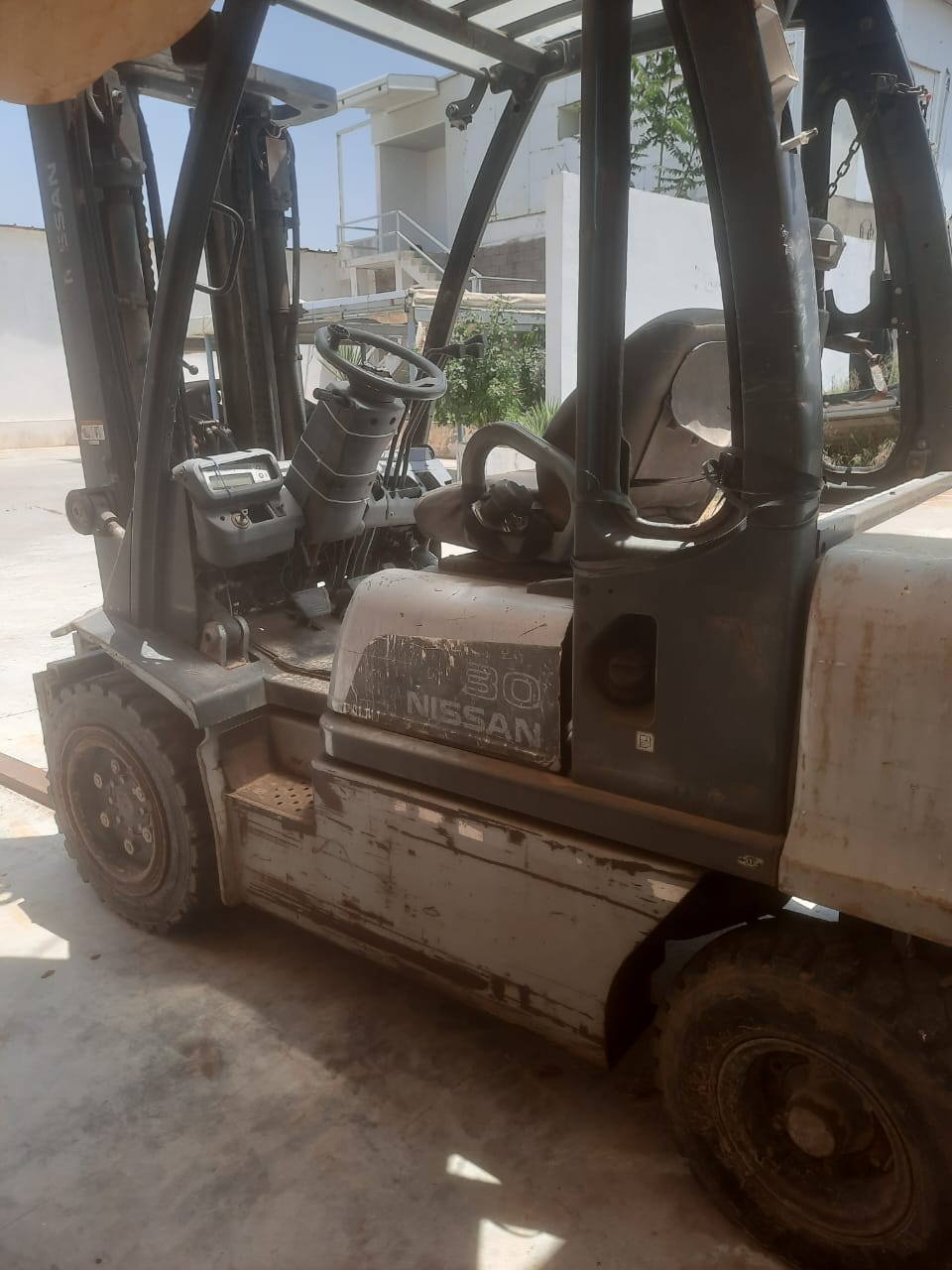 Tebourba El Aroussia Autre Autre Chariot lvateur nissan diesel bonne occasion