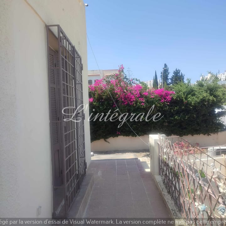 Ariana Ville El Menzah 7 Location Appart. 5 pices+ Grand s4 tage de villa