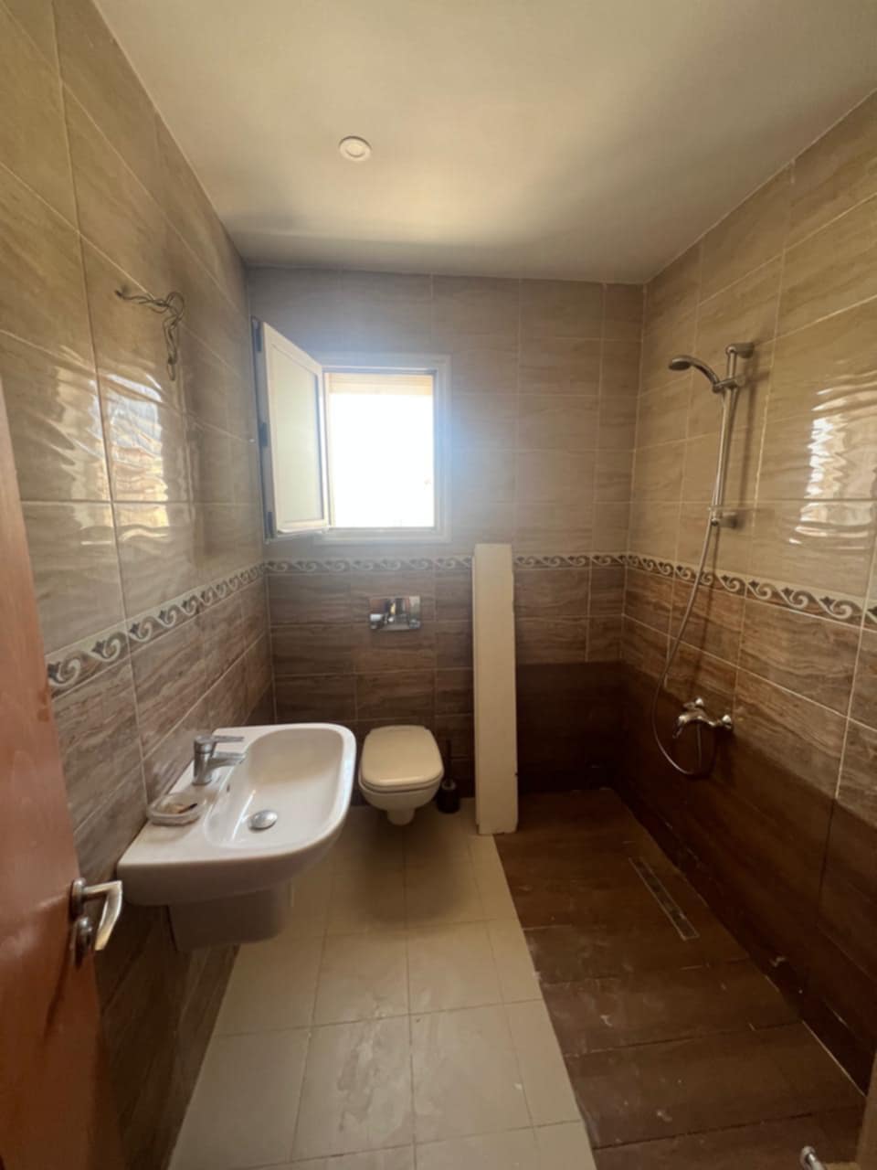 Ariana Ville Riadh Landlous Location Appart. 4 pices Appartement splus3  riadh andalous