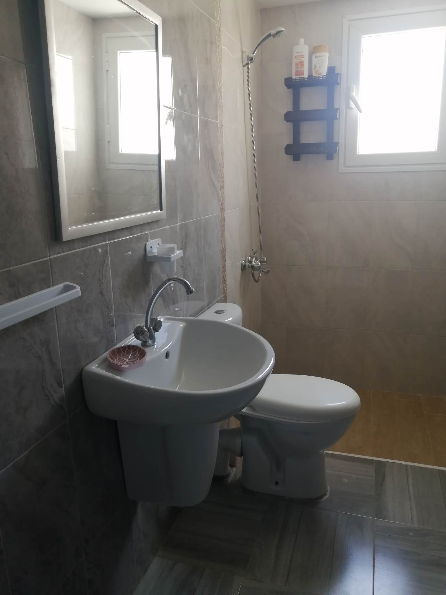 Hammam Chatt Borj Cedria Location vacances Appart. 2 pices S2 richement meubl