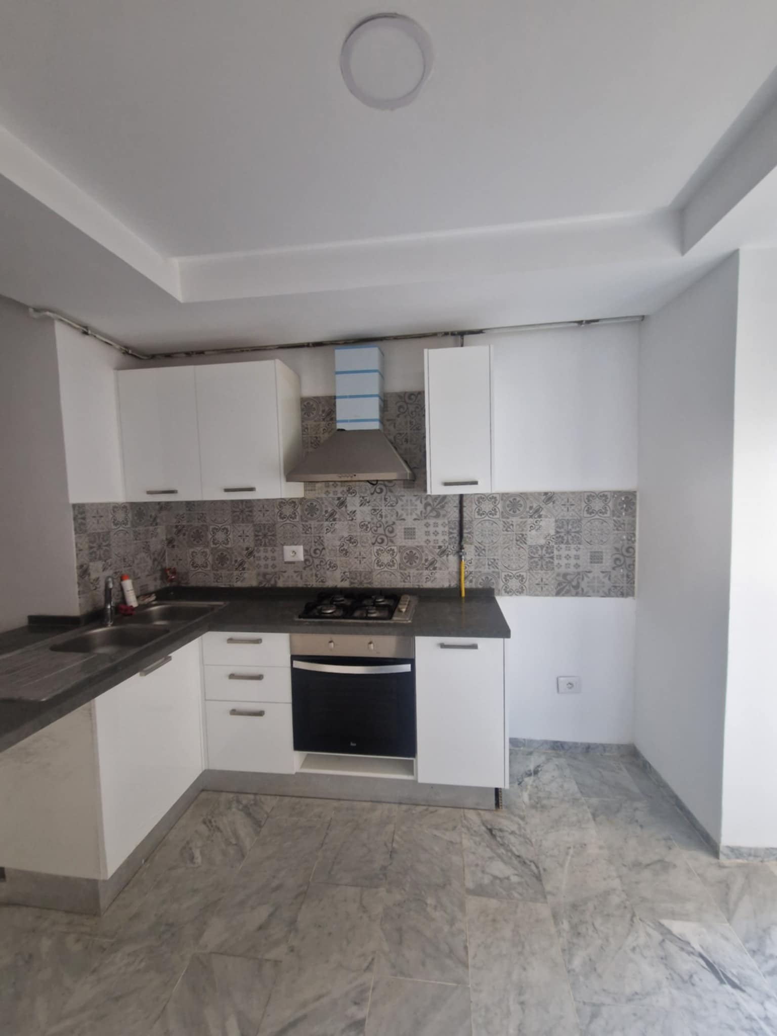 La Marsa El Aouina Location Appart. 3 pices S2 laouina cot downtown