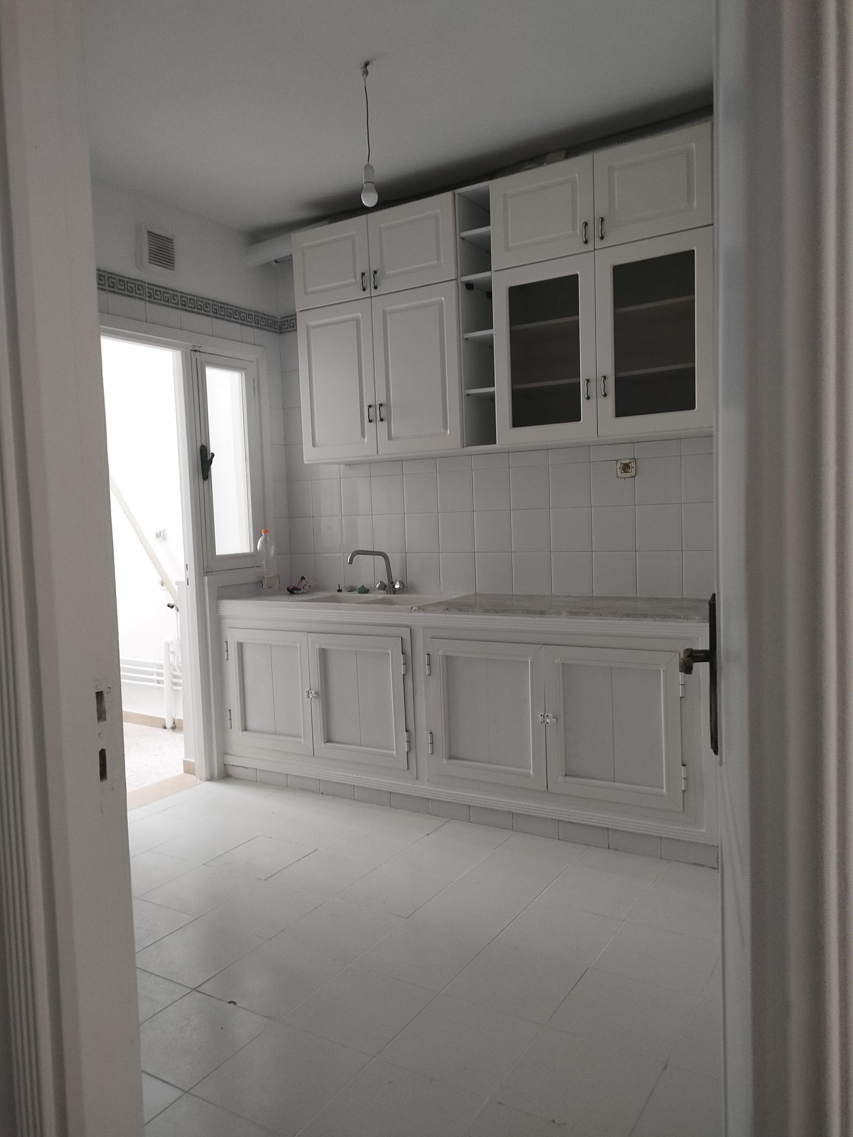 Mannouba La Mannouba Location Appart. 4 pices Appartement luxueux  salon et 3 ch