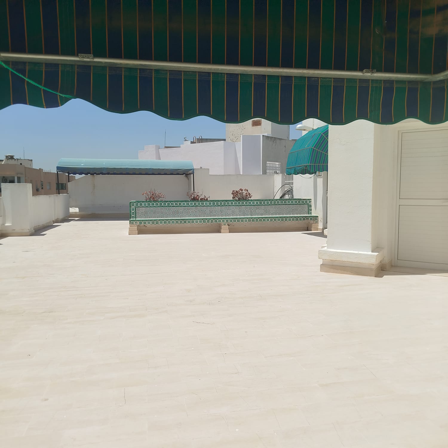 La Marsa Berge Du Lac Location Appart. 5 pices+ Vaste appartement s4 pour usage bureautique