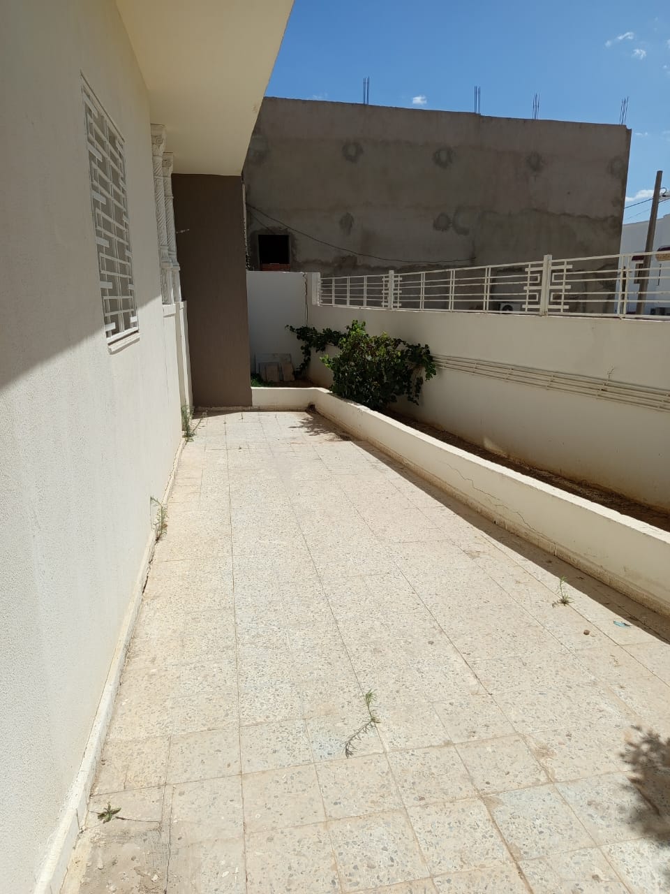 El Menzah El Manar 1 Location Appart. 2 pices Studio s1 vide  manar1