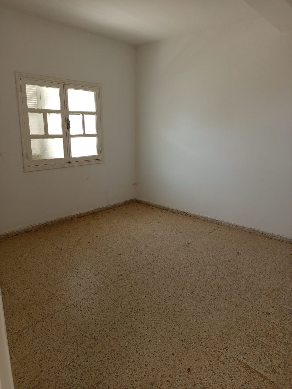 El Menzah El Manar 1 Location Appart. 2 pices Studio s1 vide  manar1