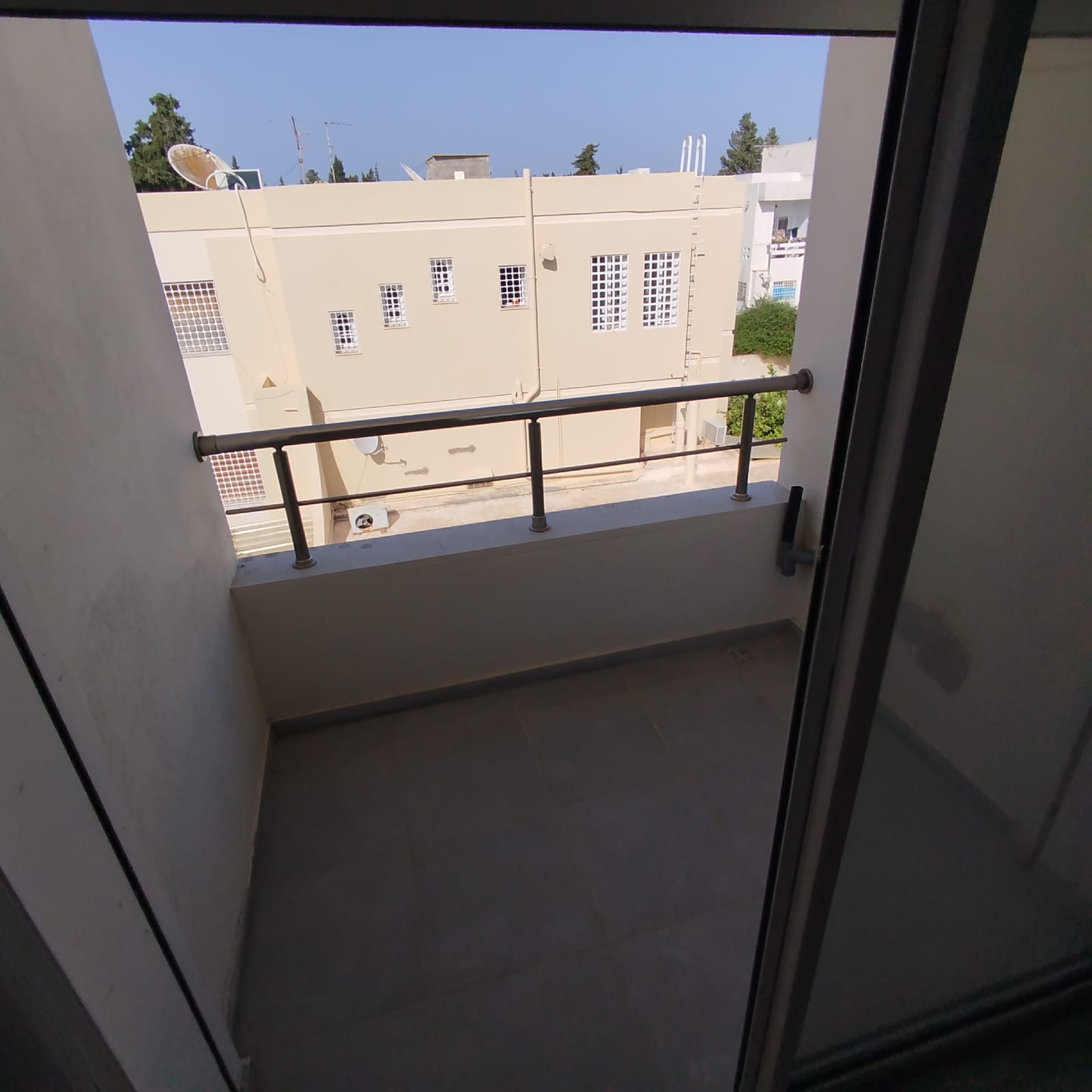 Ariana Ville El Menzah 8 Location Appart. 1 pice Joli studio s0  menzah8