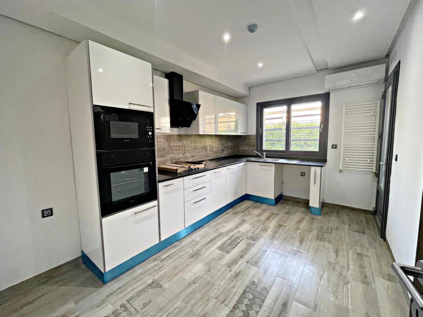 La Soukra La Soukra Vente Appart. 4 pices Appartement s3 avec jardin soukra
