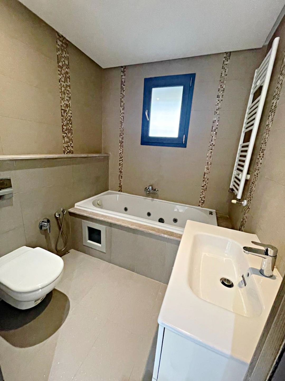 La Soukra La Soukra Vente Appart. 4 pices Appartement s3 avec jardin soukra