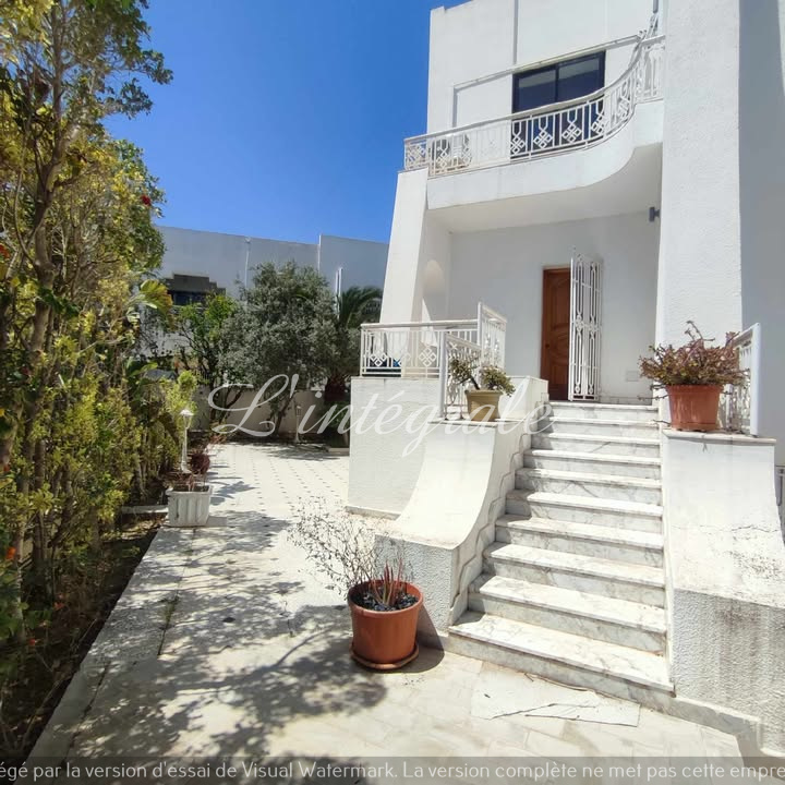 El Menzah El Menzah 4 Location Maisons Une grande villa habitation ou administratif