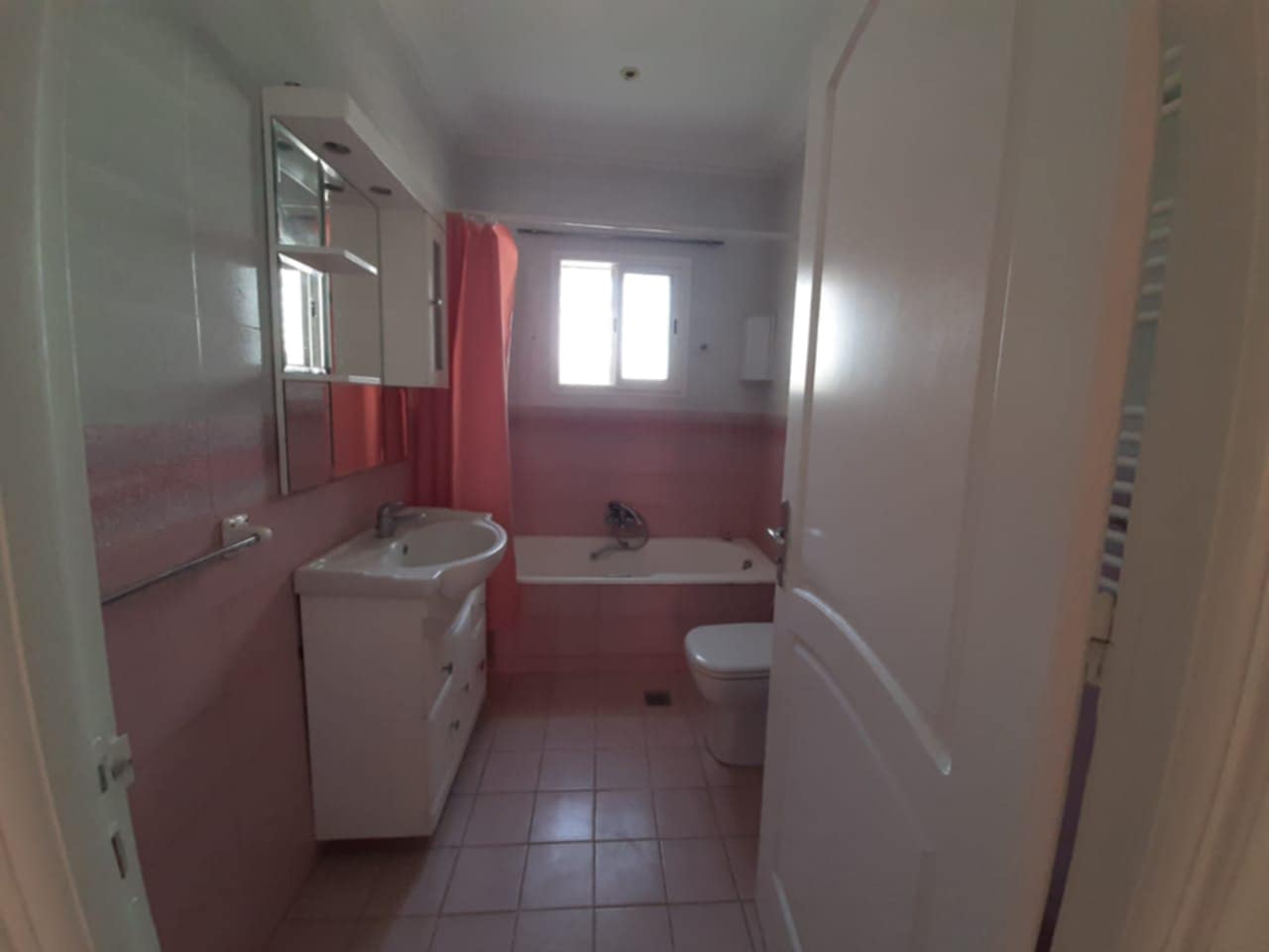 La Marsa El Aouina Location Appart. 4 pices Rez de chausse de villa prs de tlcom