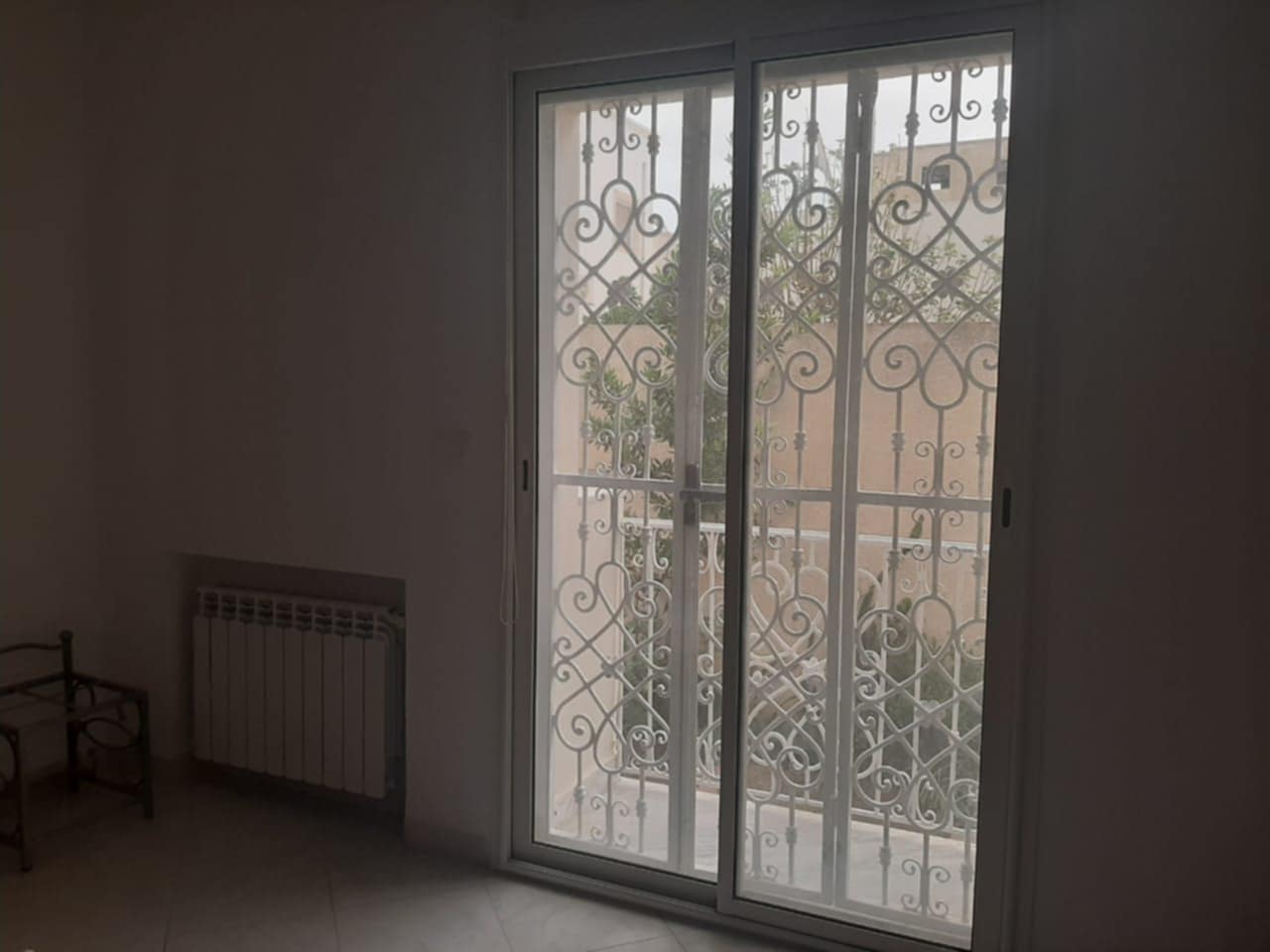 La Marsa El Aouina Location Appart. 4 pices Rez de chausse de villa prs de tlcom