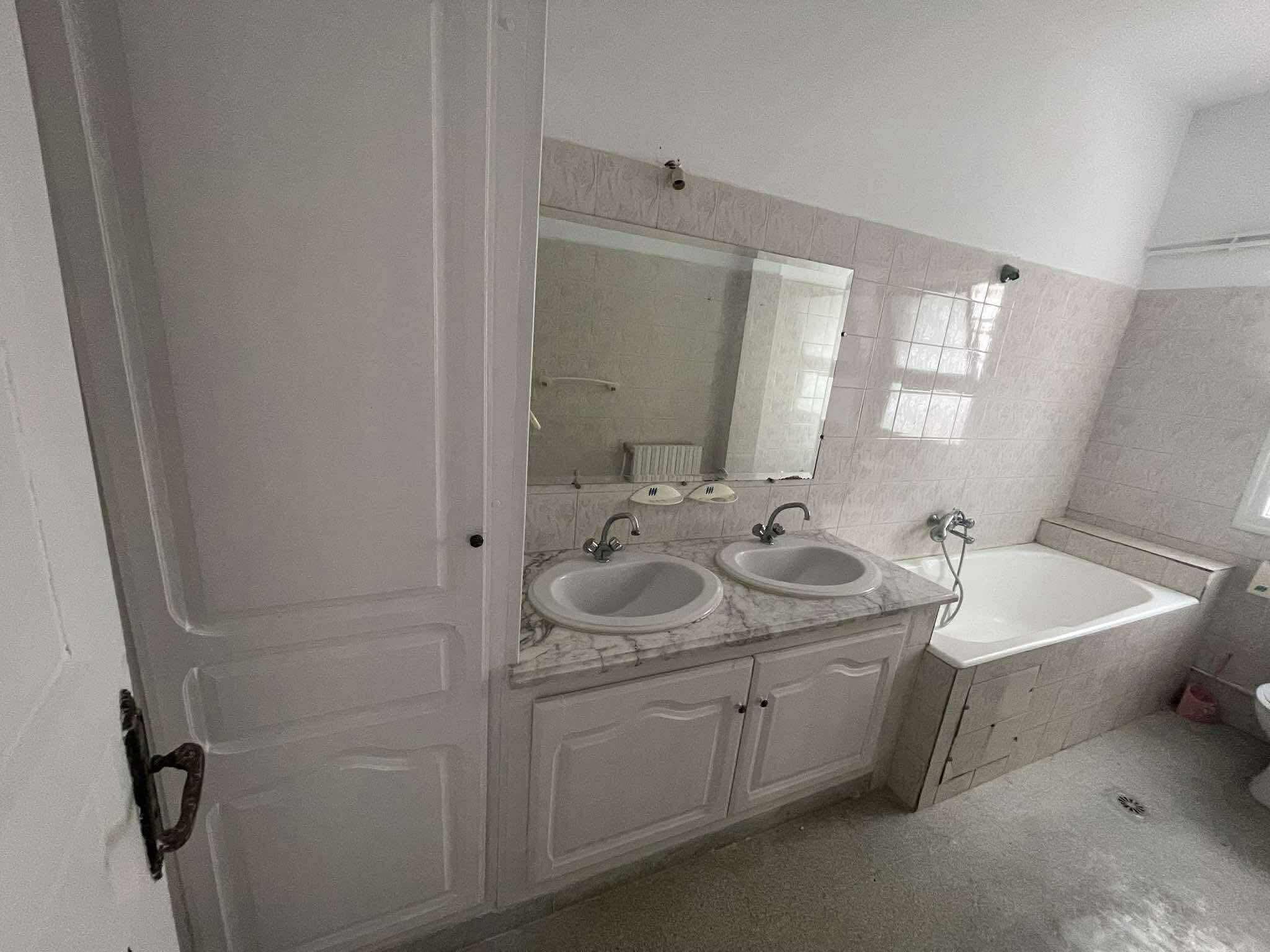 Ariana Ville Cite Ennasr 1 Location Appart. 4 pices Rdc de villa s3 1250 a ennasr 1