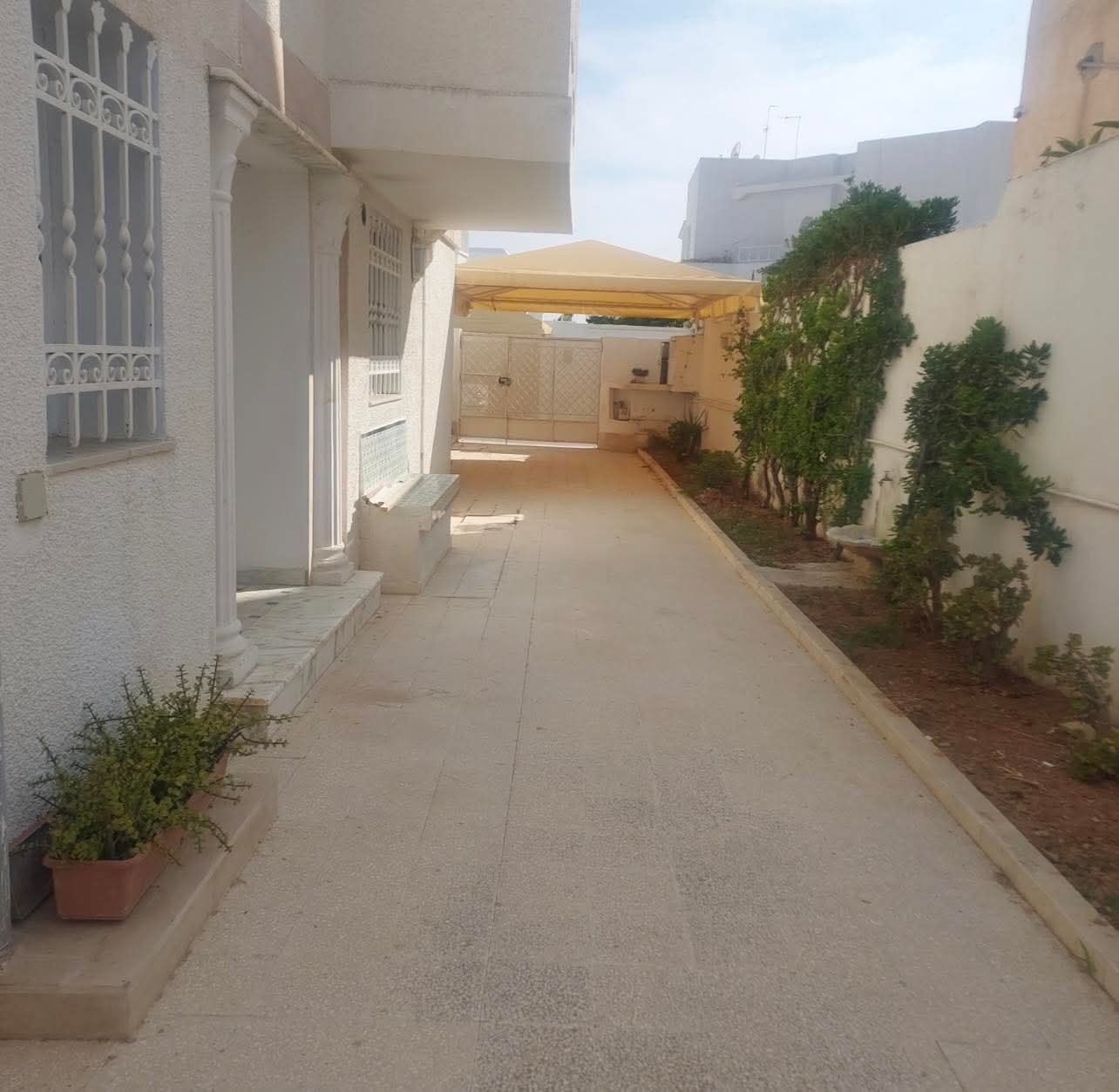 Ariana Ville Cite Ennasr 1 Location Appart. 4 pices Rdc de villa s3 1250 a ennasr 1