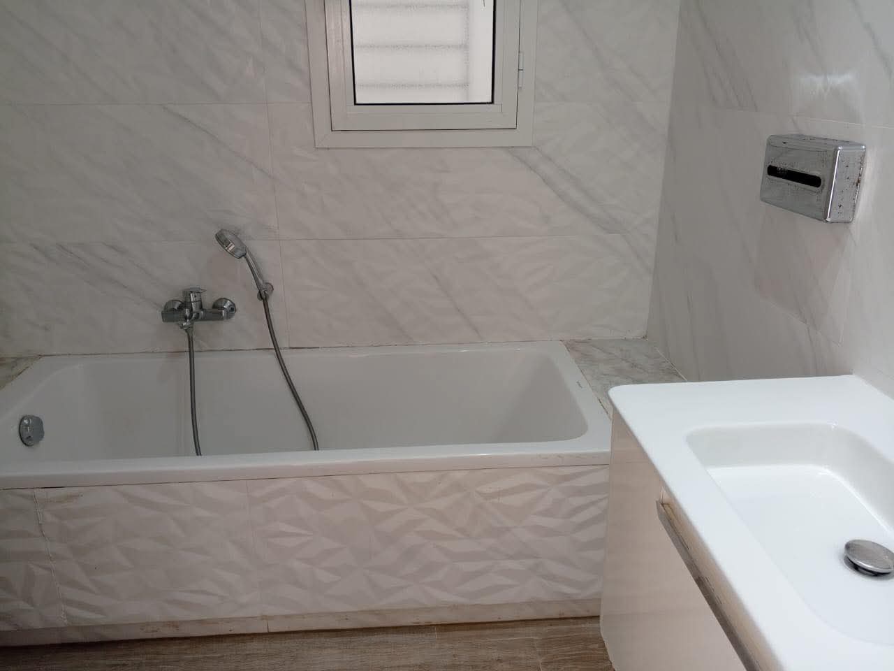 Ain Zaghouan Jardins de Carthage Location Appart. 3 pices S2 rdc 2300 d jardin de carthage