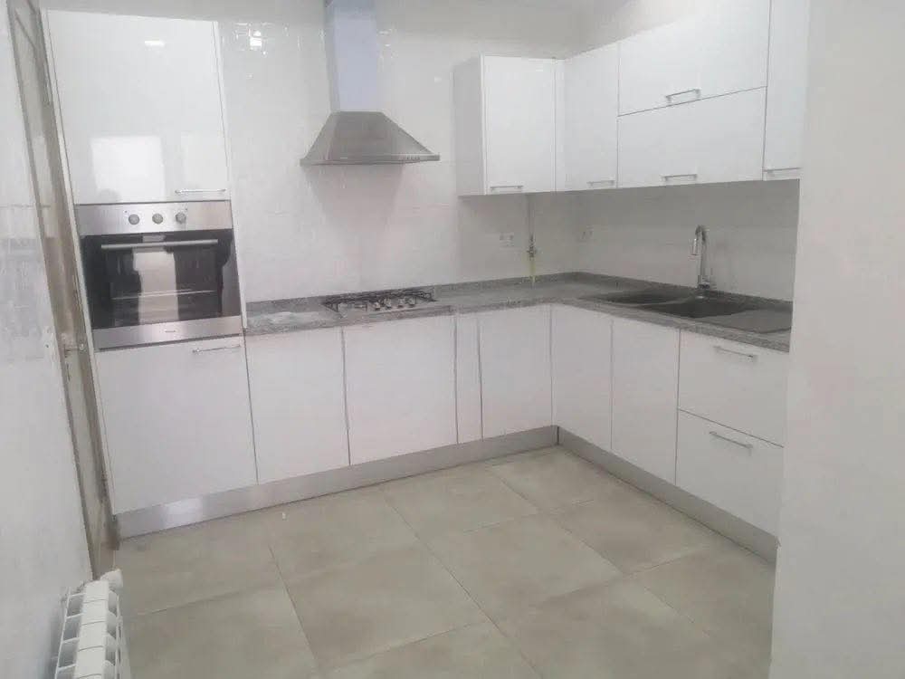 Ariana Ville Nouvelle Ariana Location Appart. 4 pices Etage de villa s3 1400 d nouvelle ariana