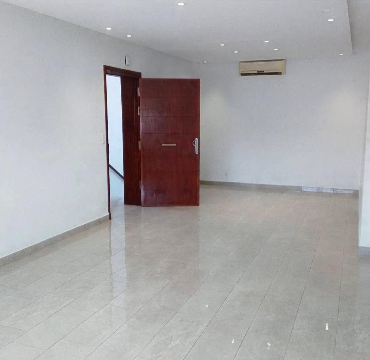 Ariana Ville Nouvelle Ariana Location Appart. 4 pices Etage de villa s3 1400 d nouvelle ariana