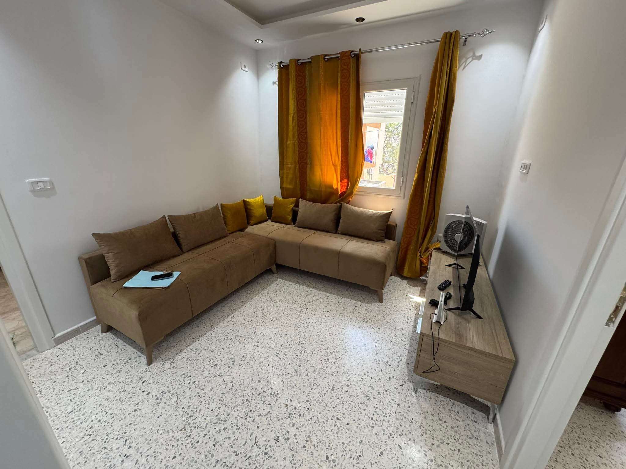 Raoued Ariana Essoughra Location Appart. 3 pices S2 richement meuble 1200d ariana essoughra