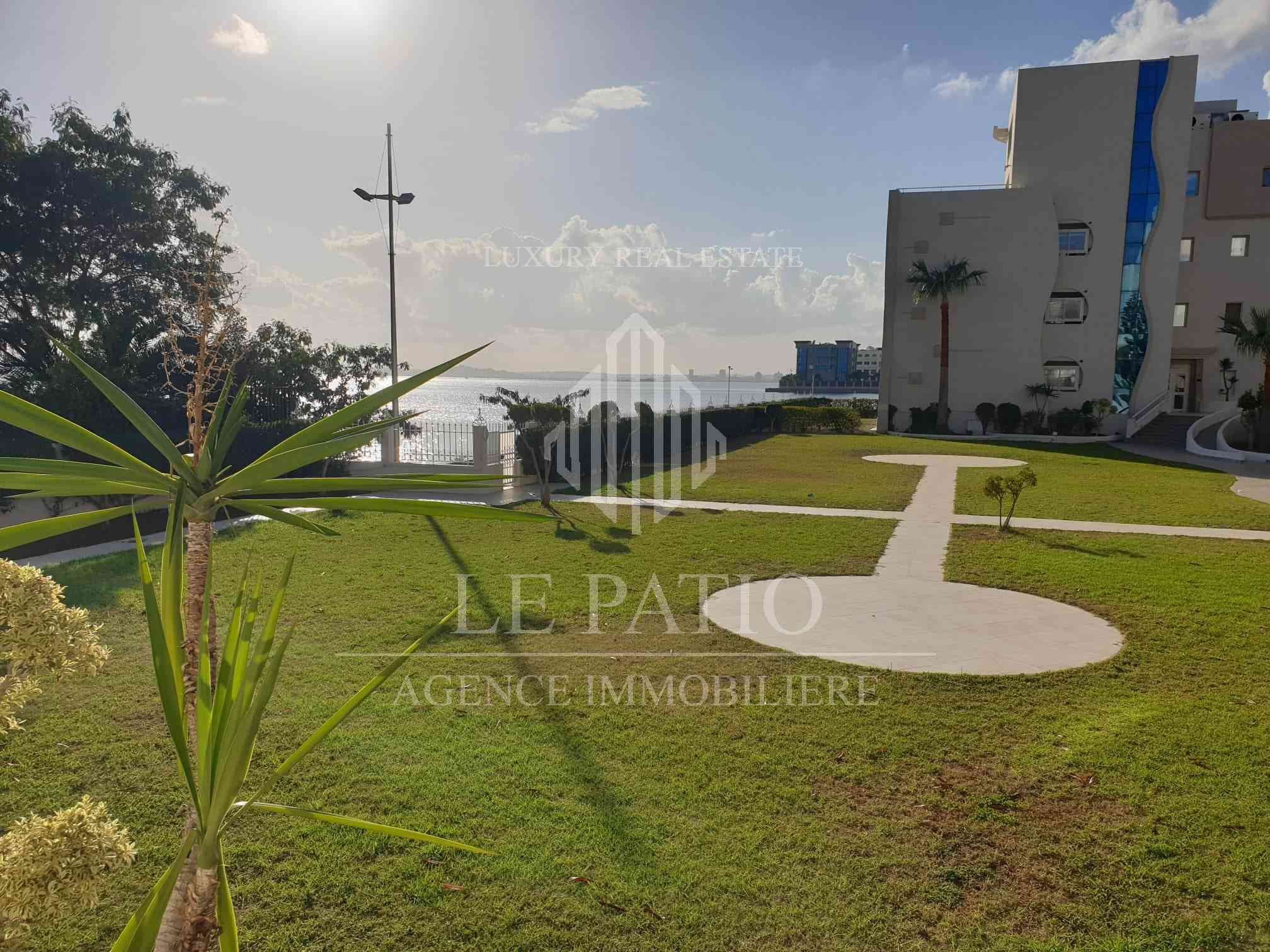 La Marsa Berge Du Lac Location Appart. 4 pices Appartement s4  lac 1 avec une grande terrasse