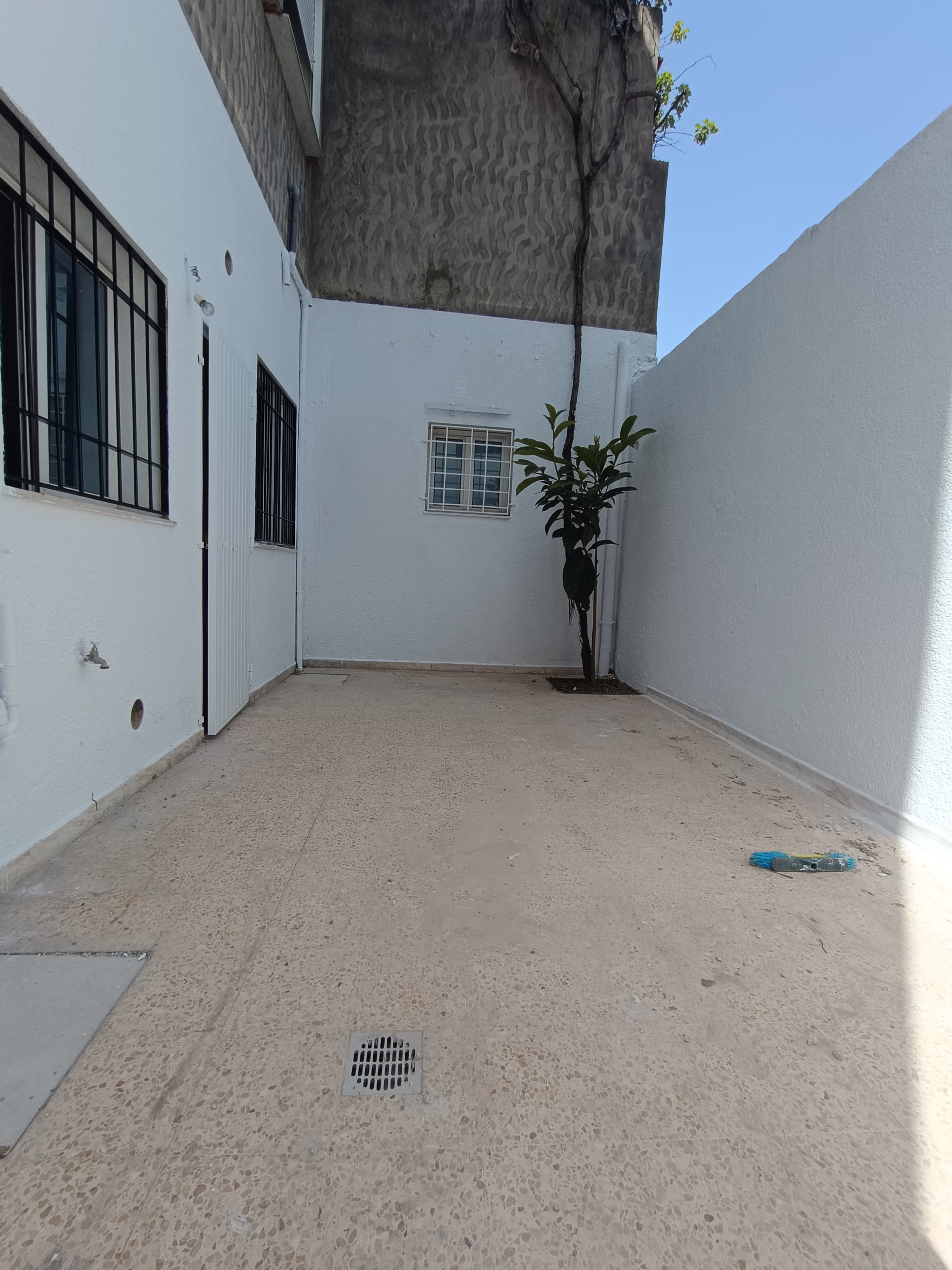 La Marsa El Aouina Location Appart. 1 pice Appt s plus 1 a l'aouina