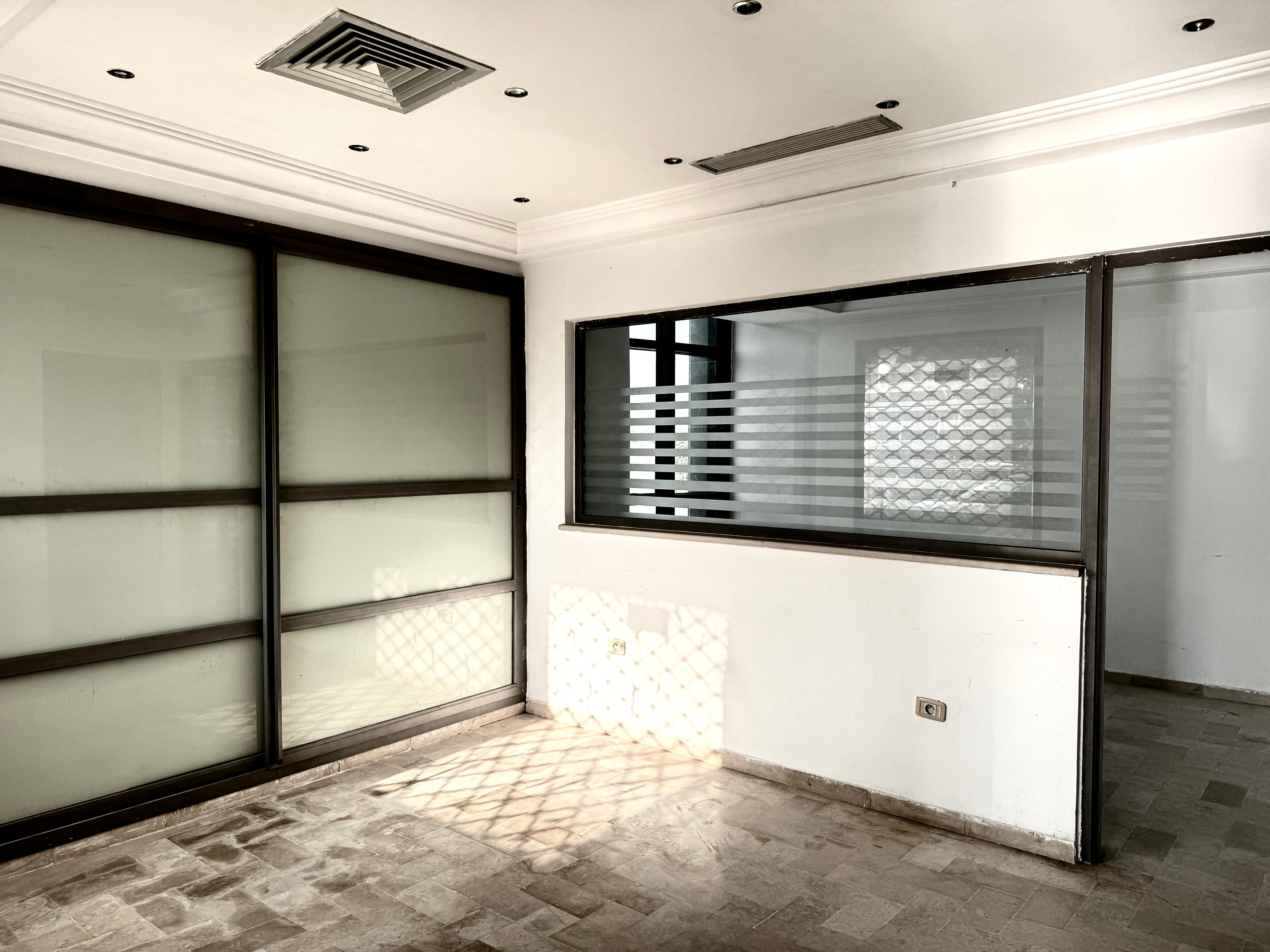 Cite El Khadra Kheireddine Pacha Bureaux & Commerces Surfaces Local commercial  montplaisir  tunis