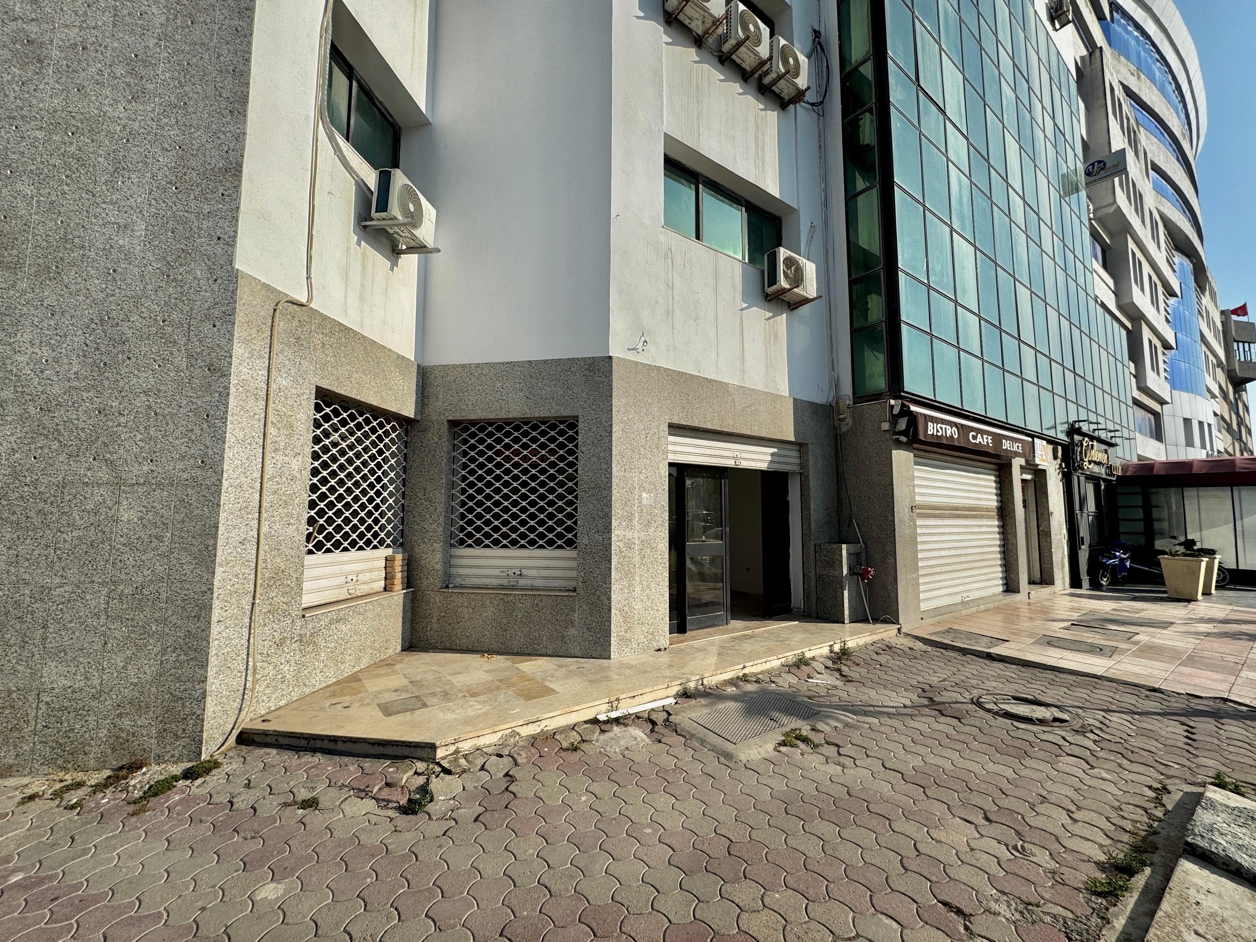 Cite El Khadra Kheireddine Pacha Bureaux & Commerces Surfaces Local commercial  montplaisir  tunis