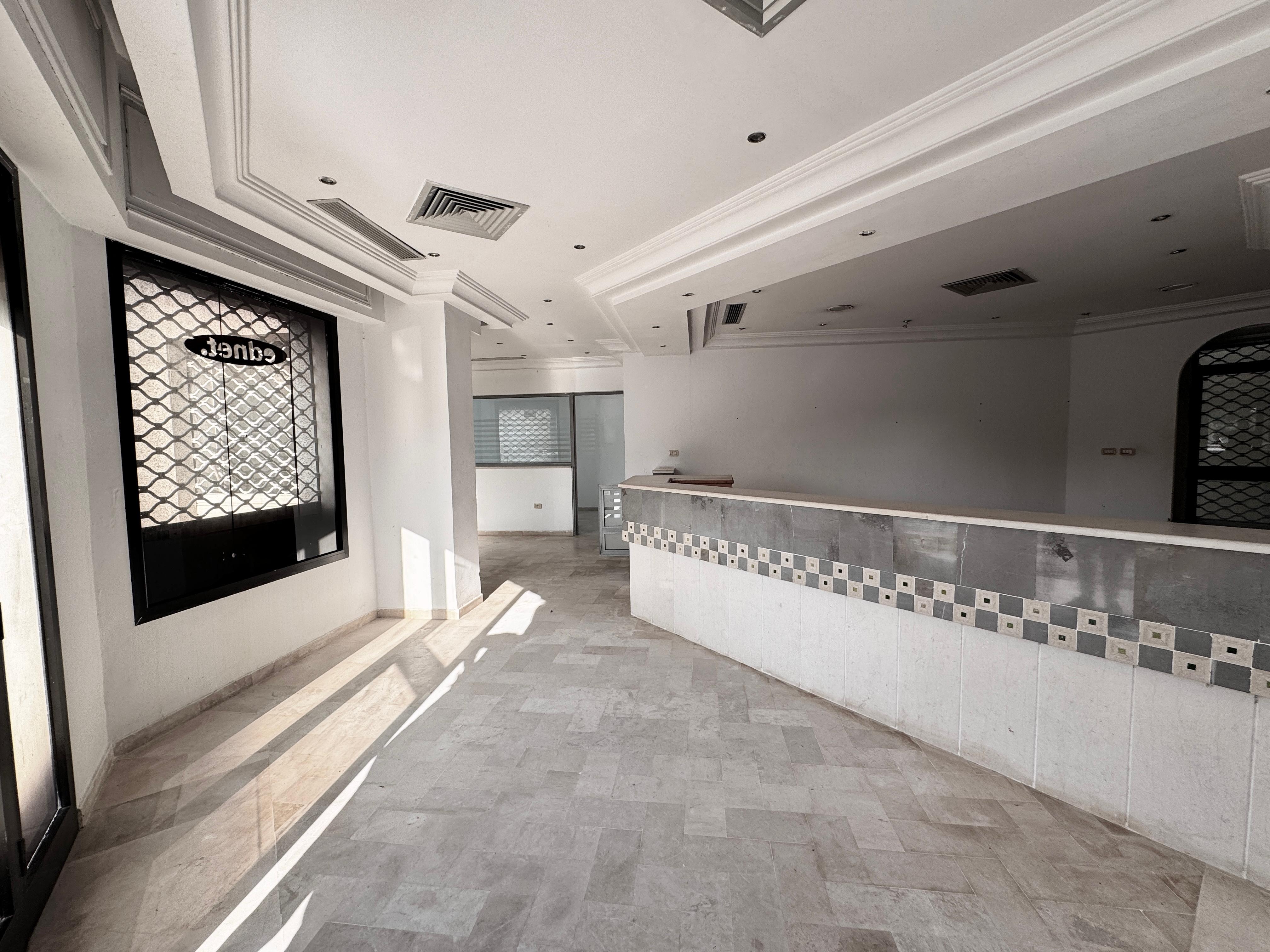 Cite El Khadra Kheireddine Pacha Bureaux & Commerces Surfaces Local commercial  montplaisir  tunis