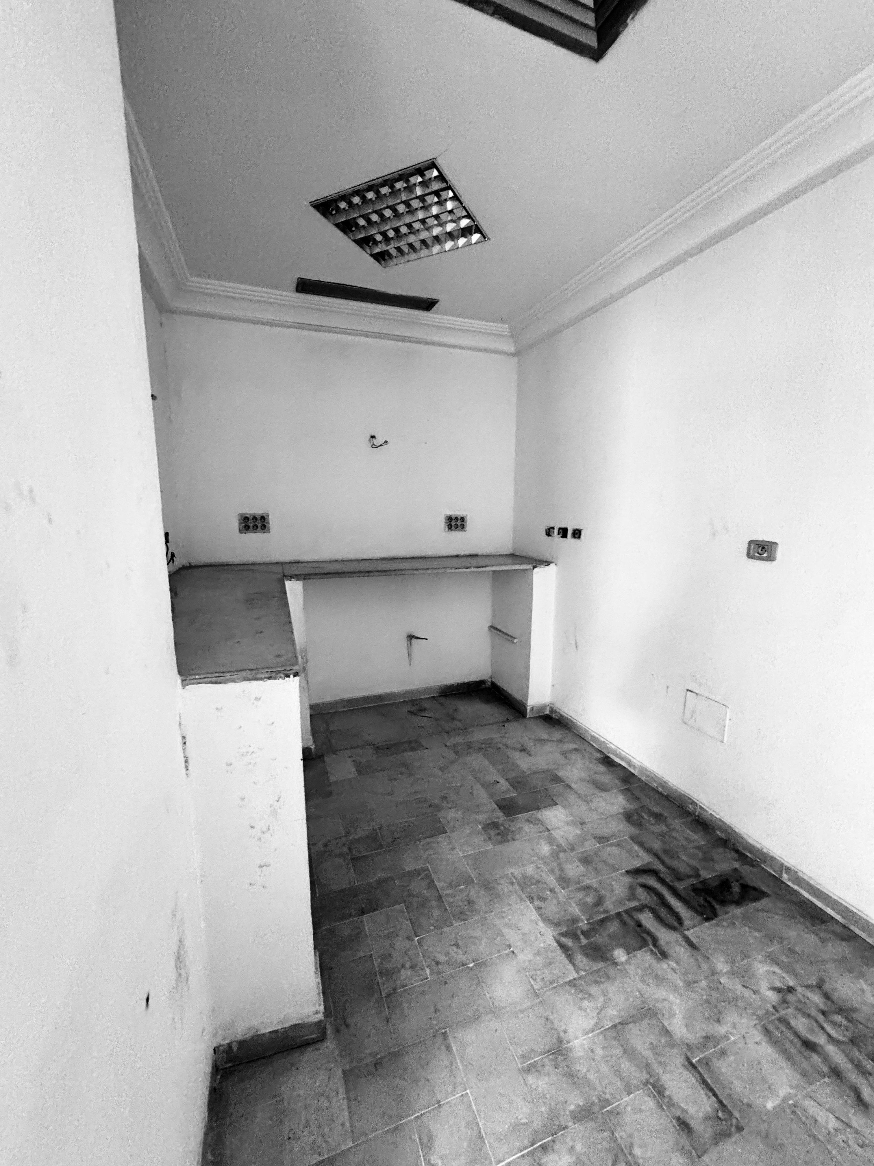 Cite El Khadra Kheireddine Pacha Bureaux & Commerces Surfaces Local commercial  montplaisir  tunis