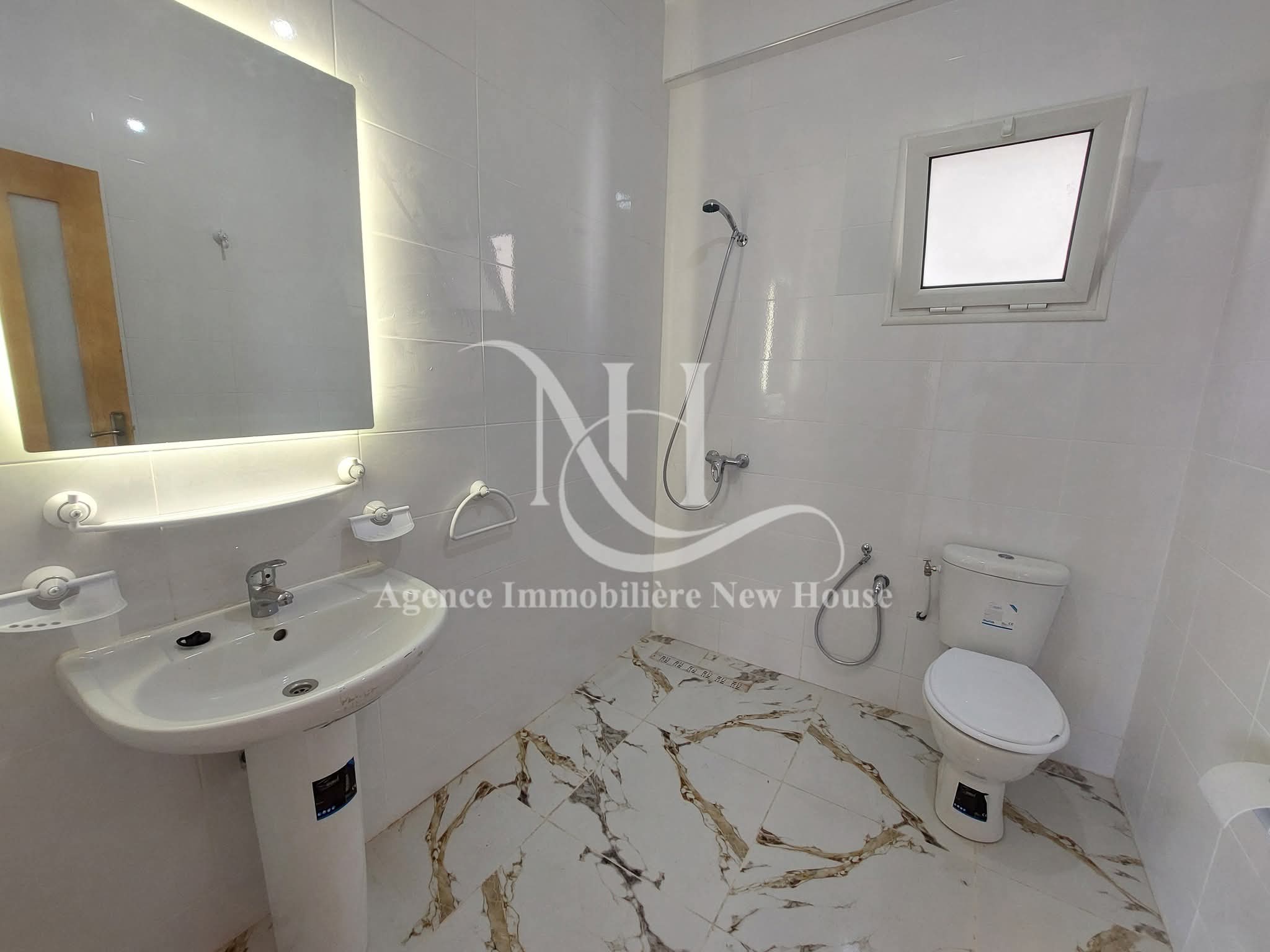 Bizerte Nord Bizerte Location Appart. 4 pices Un appartement moderne sur la route principale