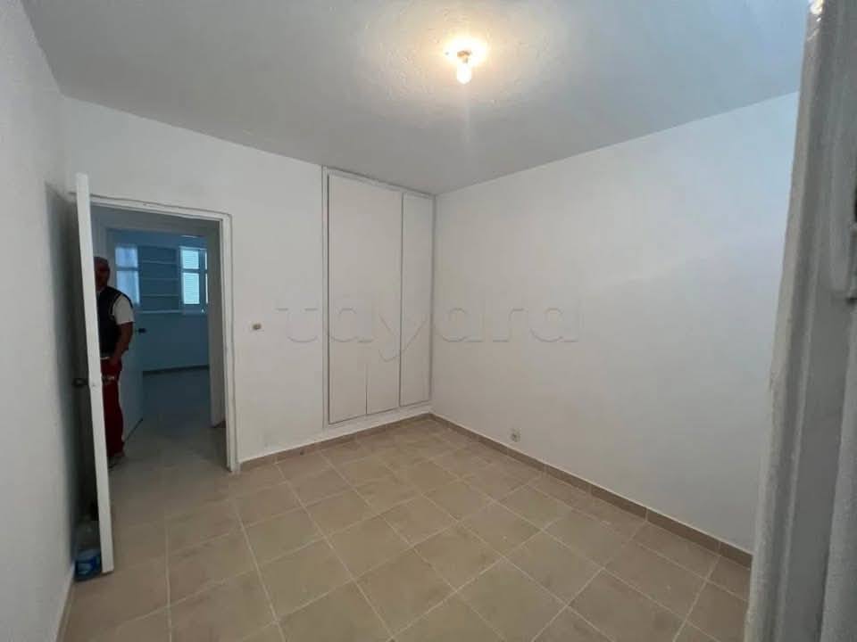 Cite El Khadra Cite El Khadra Location Appart. 3 pices Appart haull3 situ  cit el khadhra
